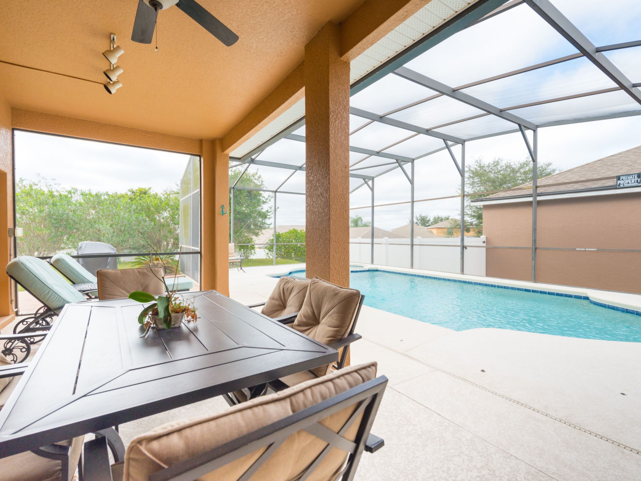 Photo of in Davenport mit großem Pool