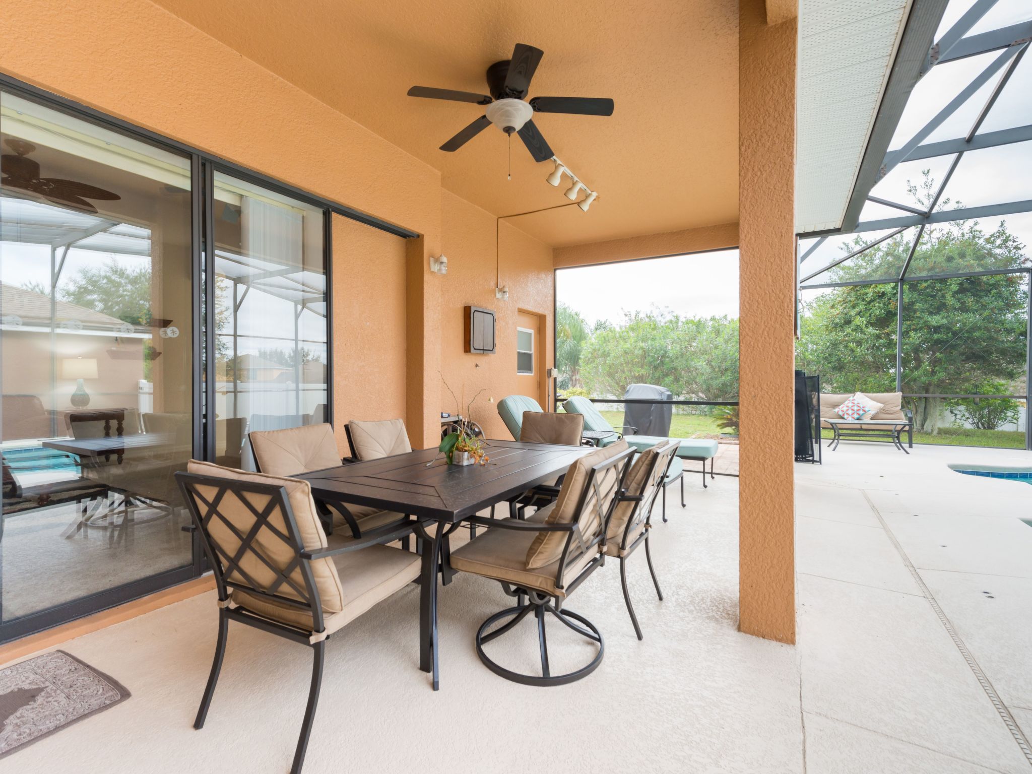 Photo of in Davenport mit großem Pool