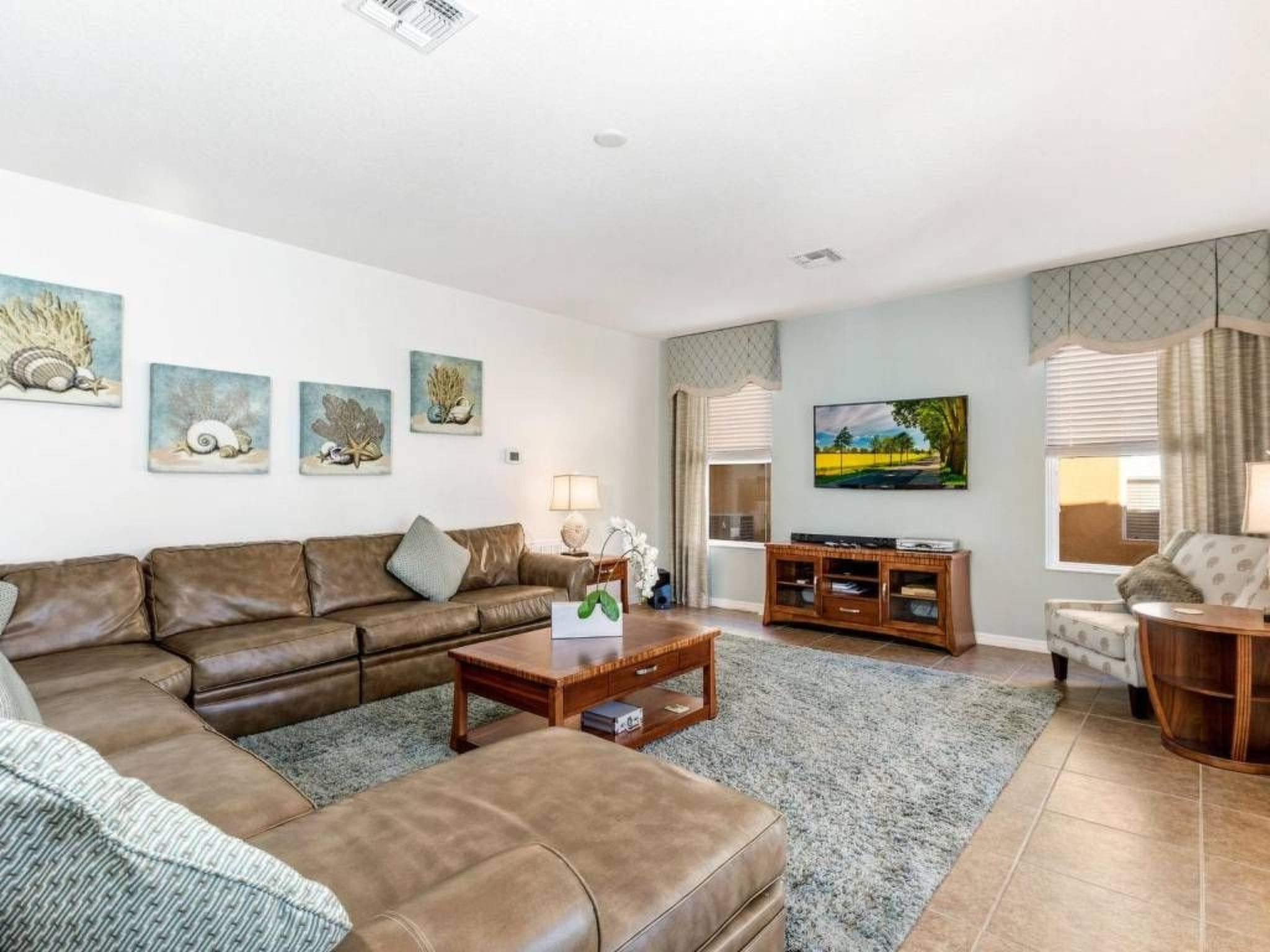 Photo of Haus in Davenport mit großem Pool und Blick auf das Naturschutzgebiet