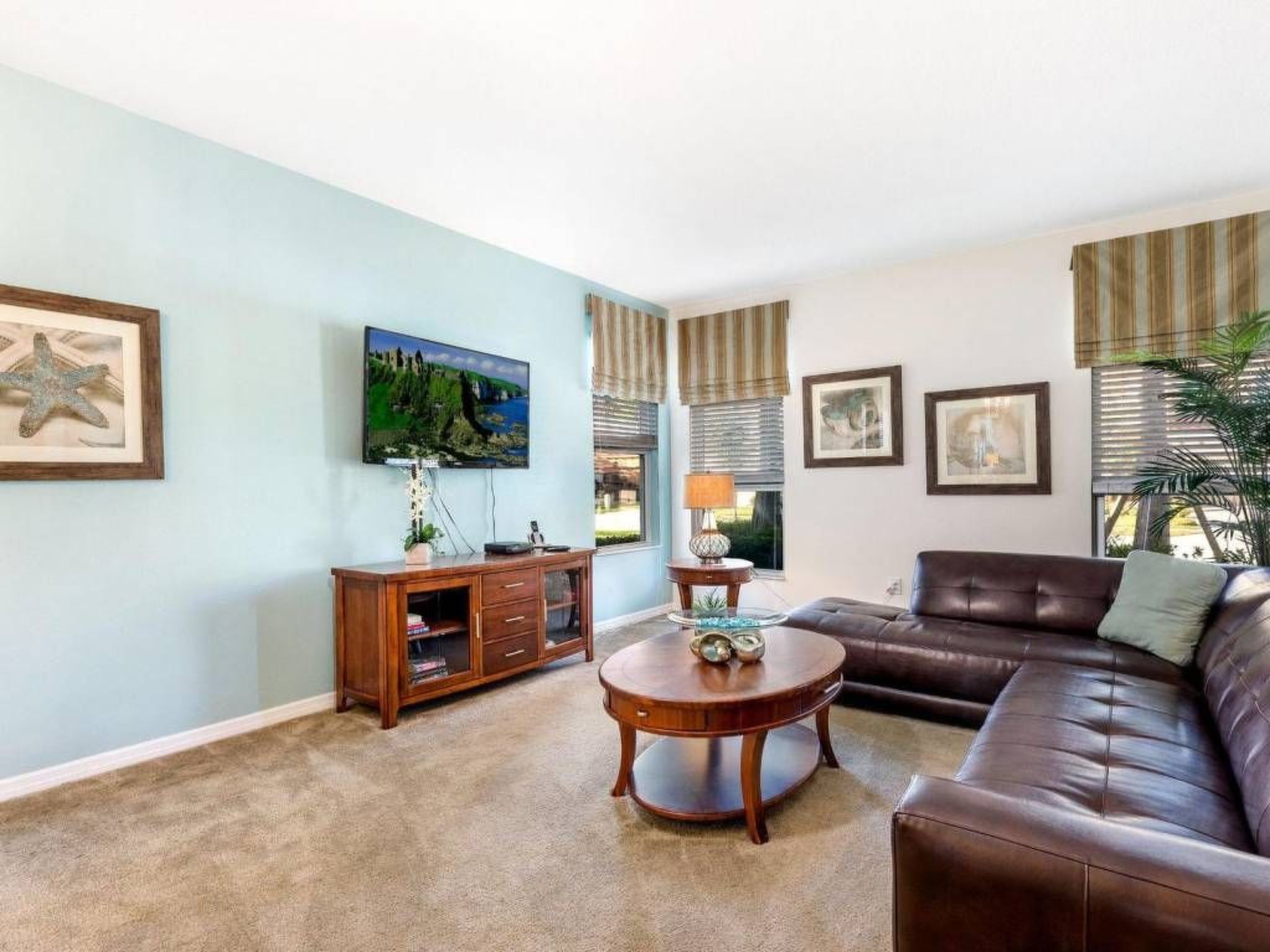 Photo of Haus in Davenport mit großem Pool und Blick auf das Naturschutzgebiet