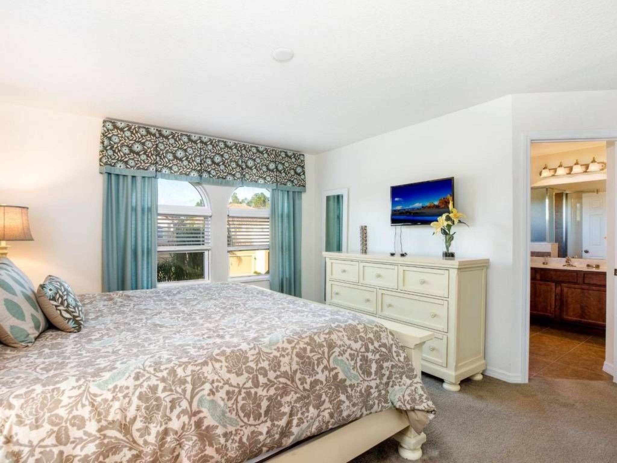 Photo of Haus in Davenport mit großem Pool und Blick auf das Naturschutzgebiet