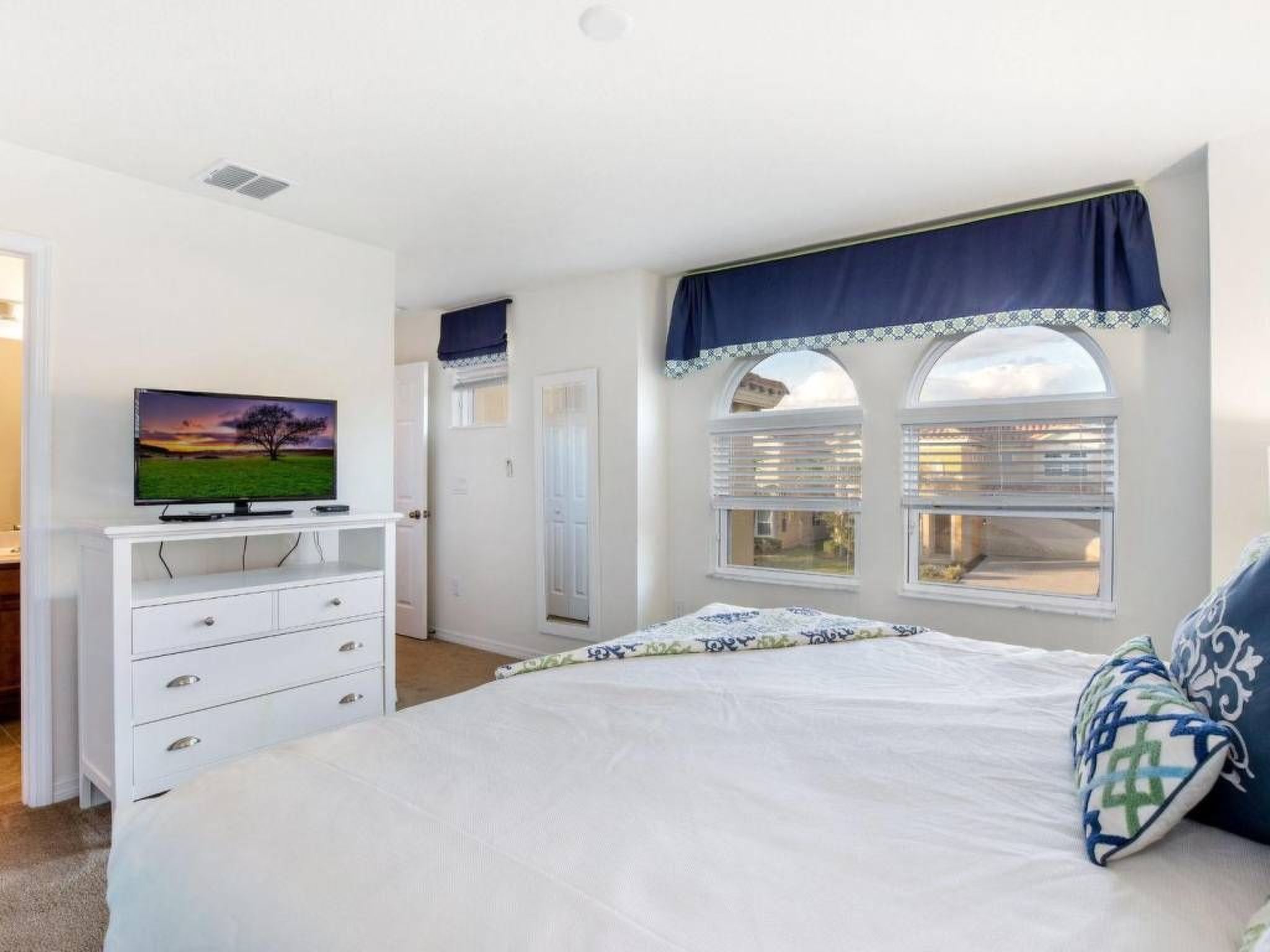 Photo of Haus in Davenport mit großem Pool und Blick auf das Naturschutzgebiet