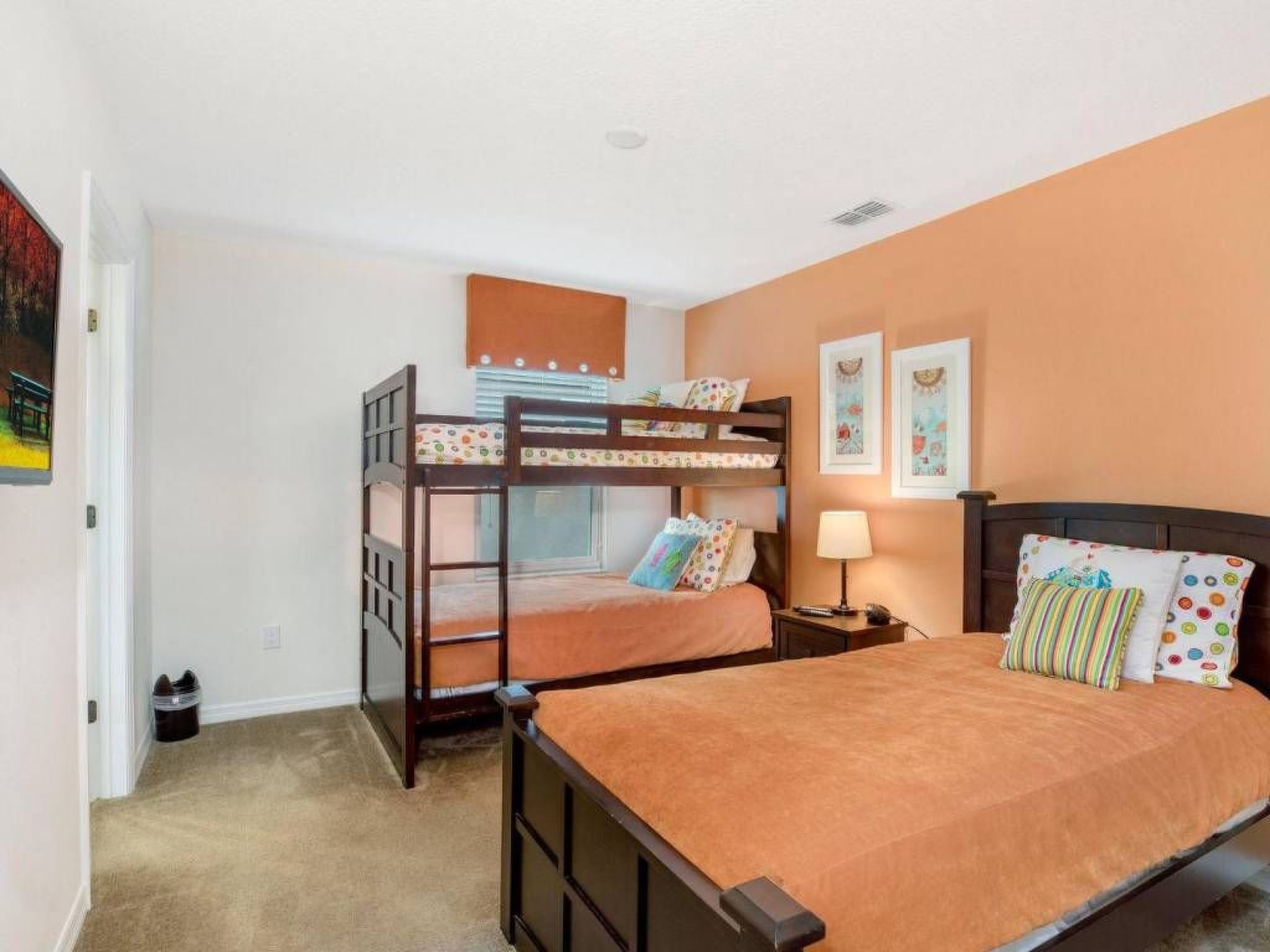 Photo of Haus in Davenport mit großem Pool und Blick auf das Naturschutzgebiet