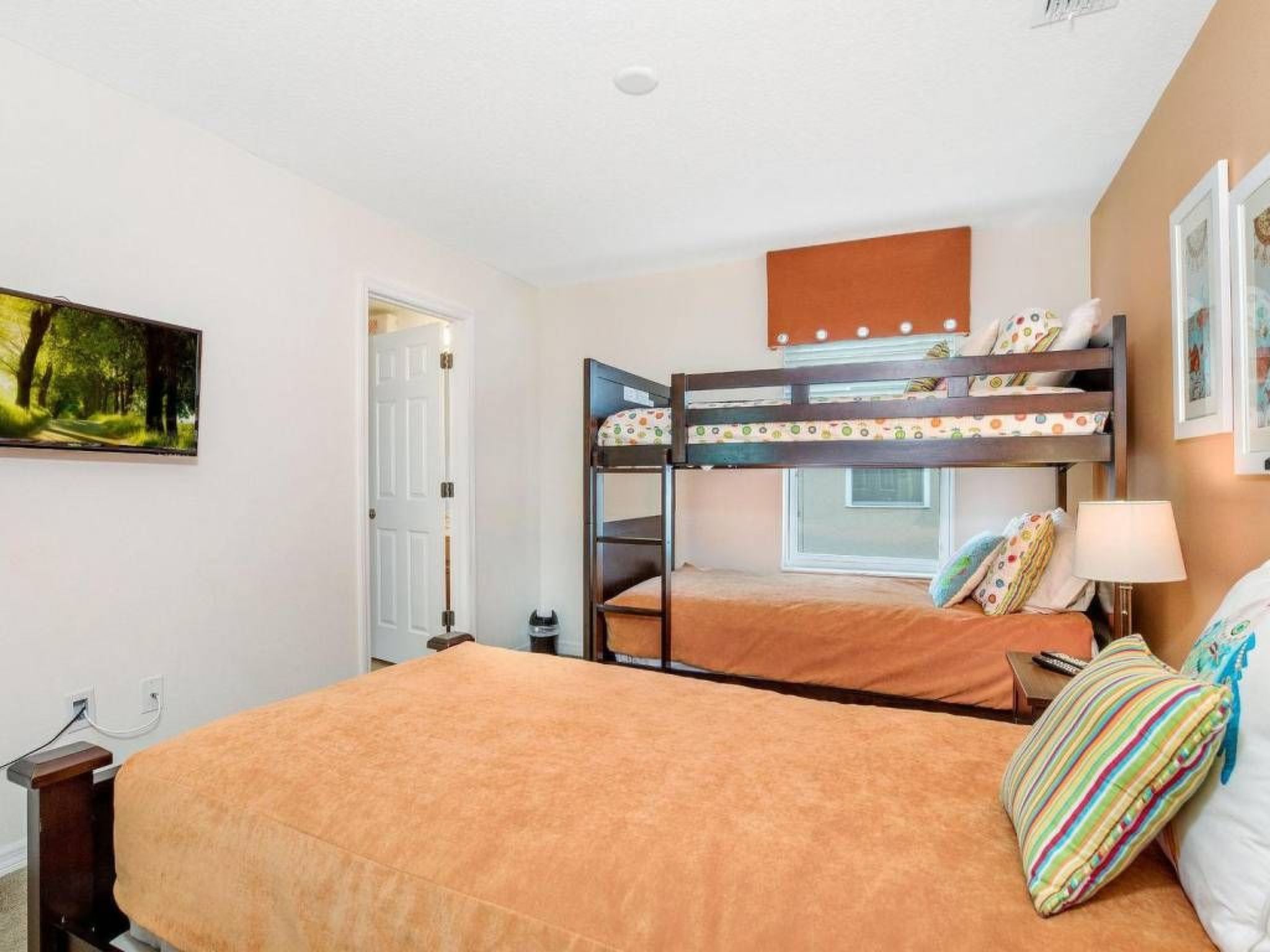 Photo of Haus in Davenport mit großem Pool und Blick auf das Naturschutzgebiet