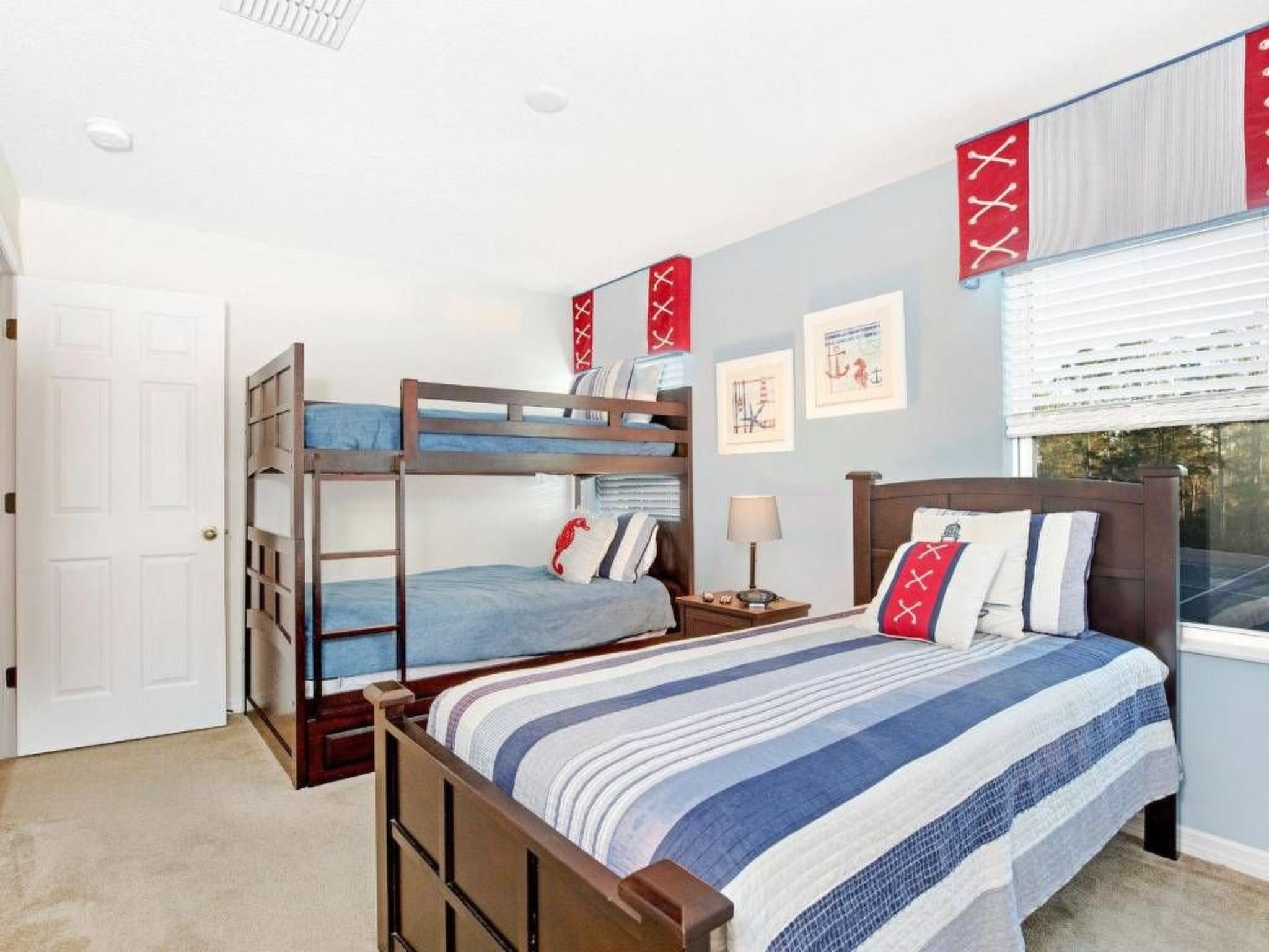 Photo of Haus in Davenport mit großem Pool und Blick auf das Naturschutzgebiet