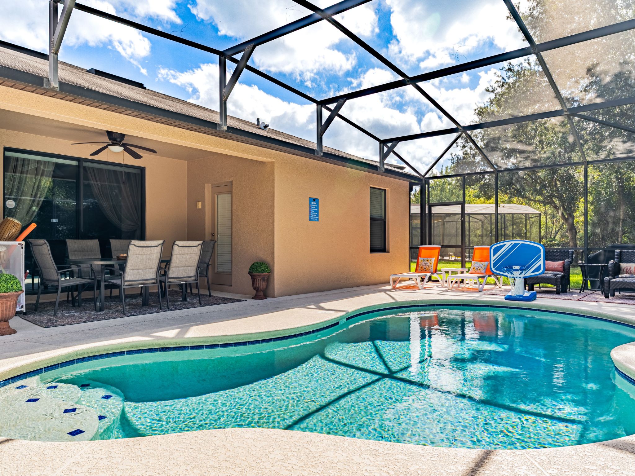 Photo of Cypress Pointe Villa mit privatem Pool bei Sonnenuntergang