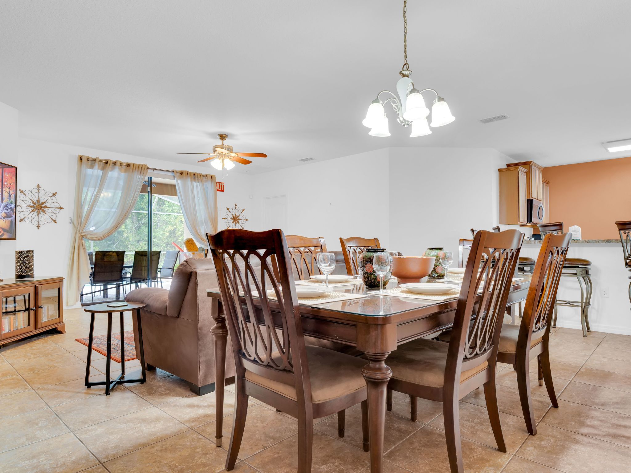 Photo of Cypress Pointe Villa mit privatem Pool bei Sonnenuntergang