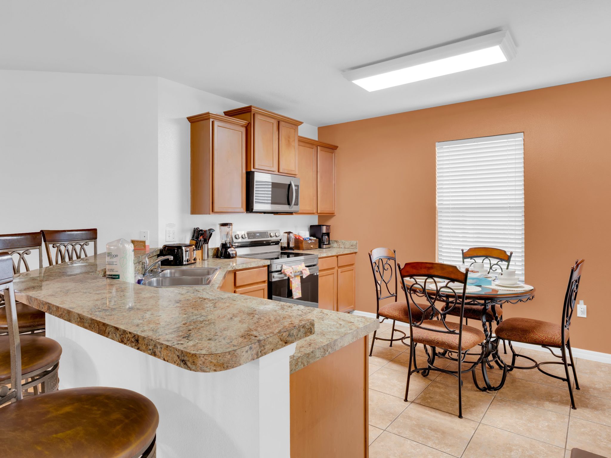 Photo of Cypress Pointe Villa mit privatem Pool bei Sonnenuntergang