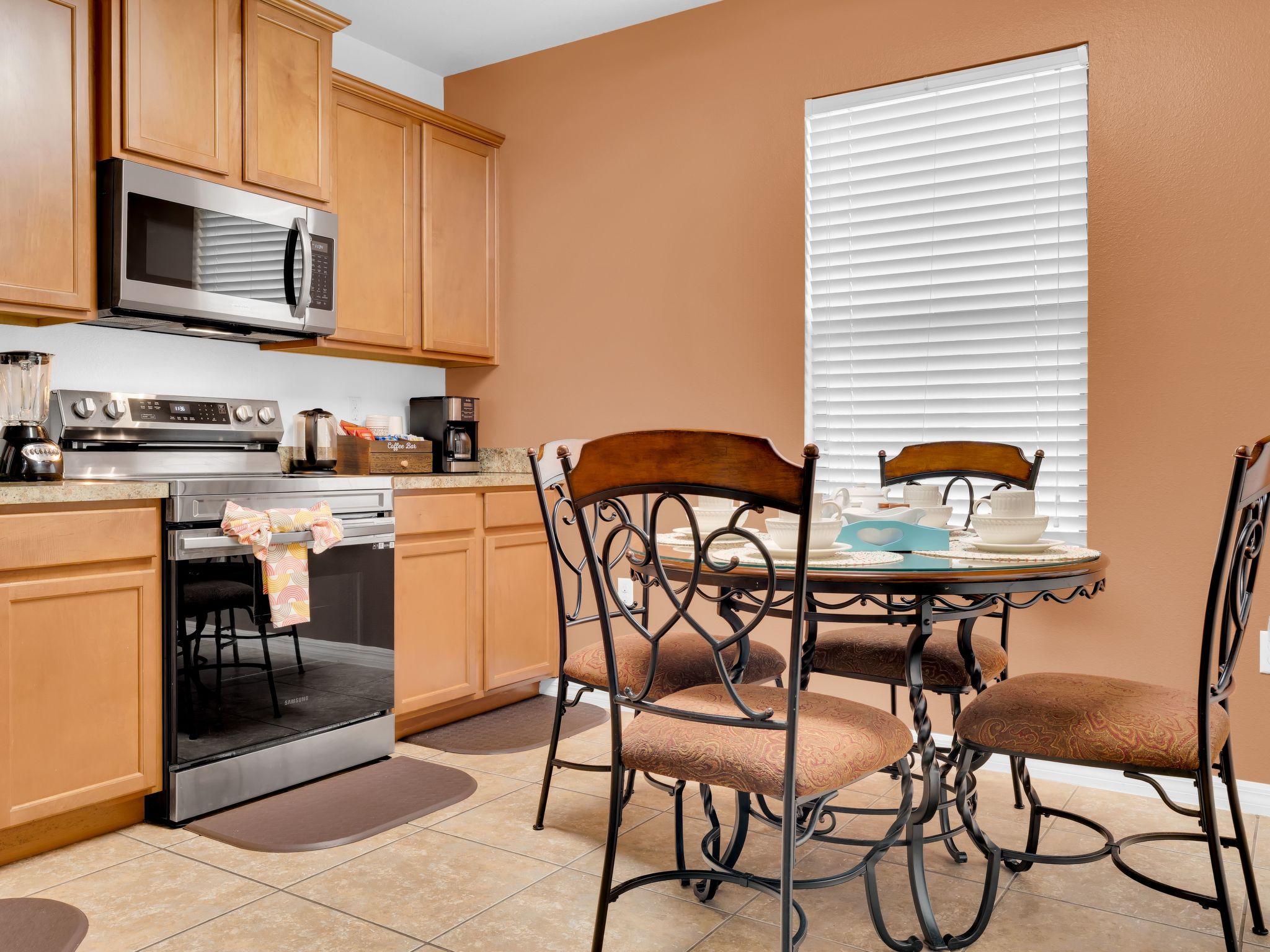 Photo of Cypress Pointe Villa mit privatem Pool bei Sonnenuntergang