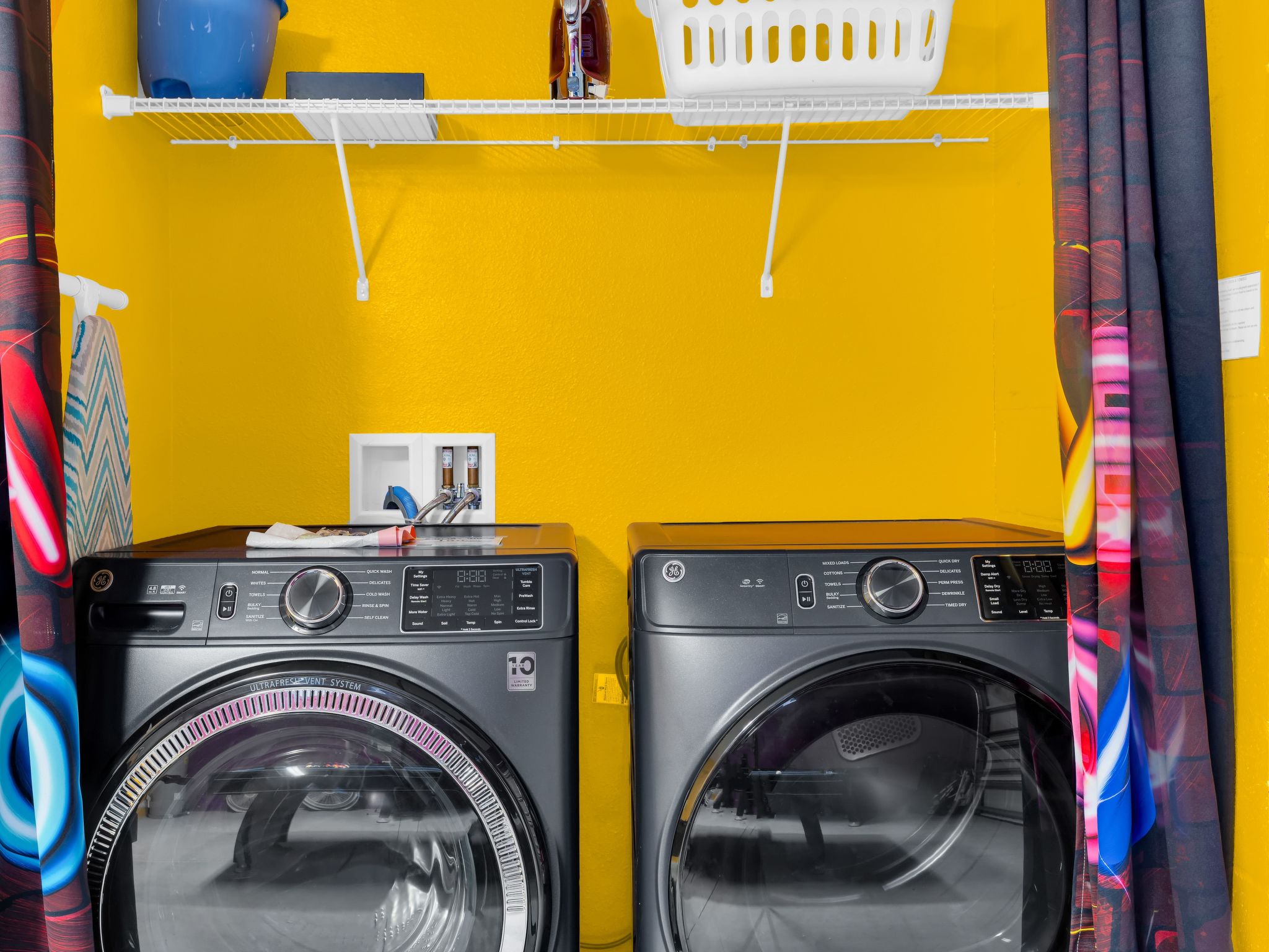 Photo of Cypress Pointe Villa mit privatem Pool bei Sonnenuntergang