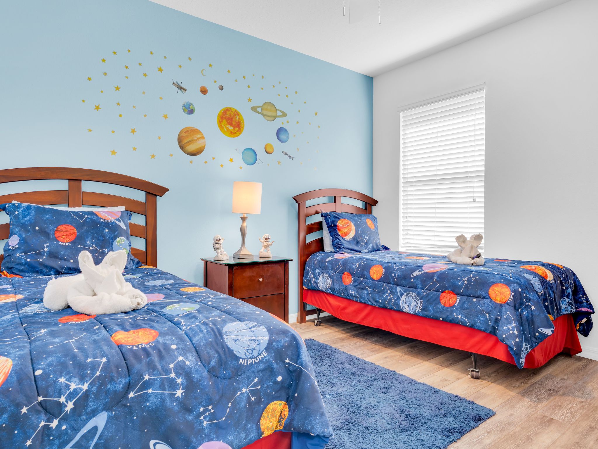 Photo of Cypress Pointe Villa mit privatem Pool bei Sonnenuntergang