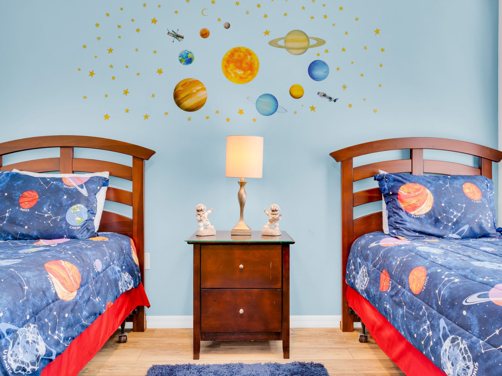 Photo of Cypress Pointe Villa mit privatem Pool bei Sonnenuntergang