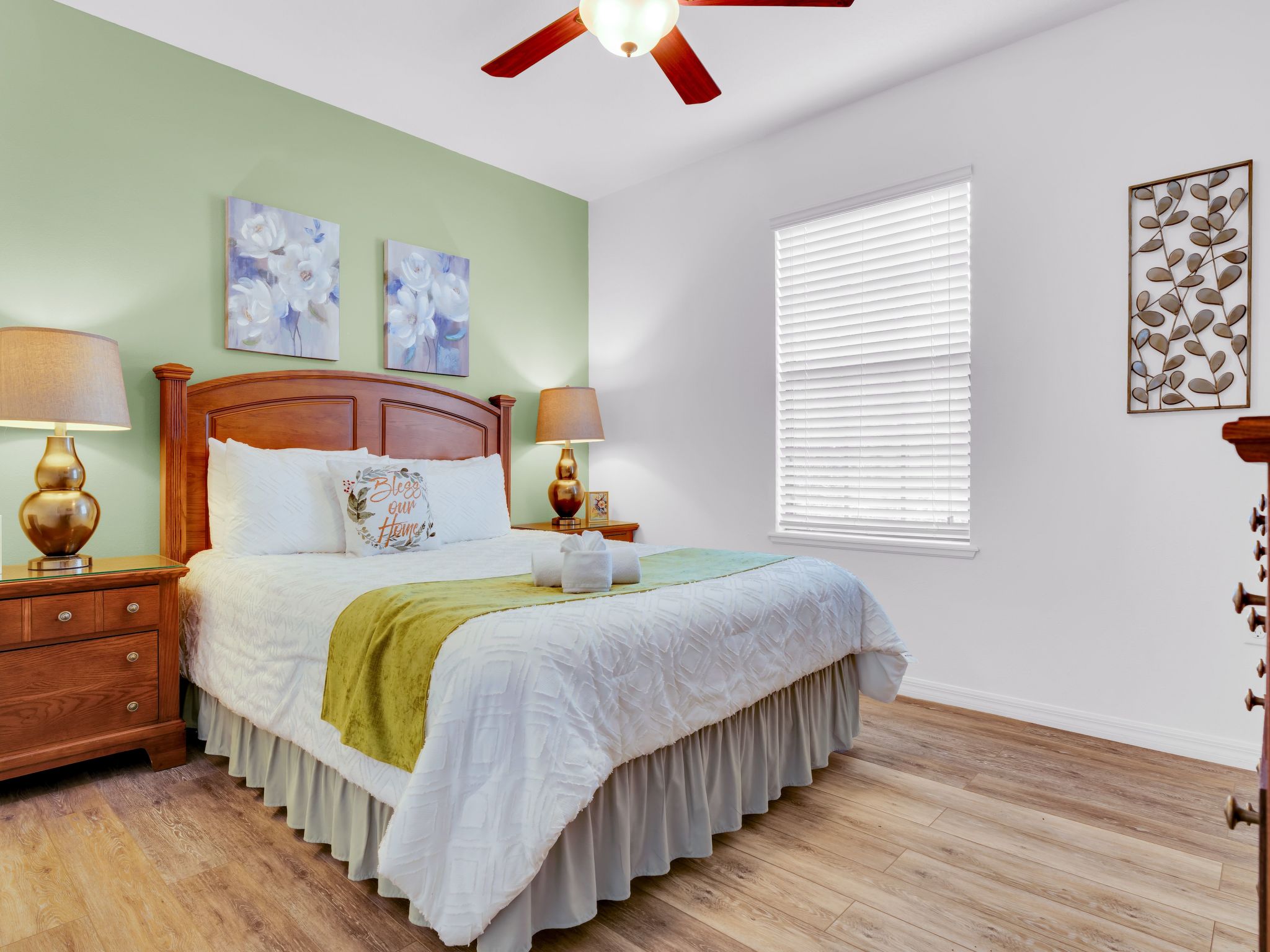 Photo of Cypress Pointe Villa mit privatem Pool bei Sonnenuntergang