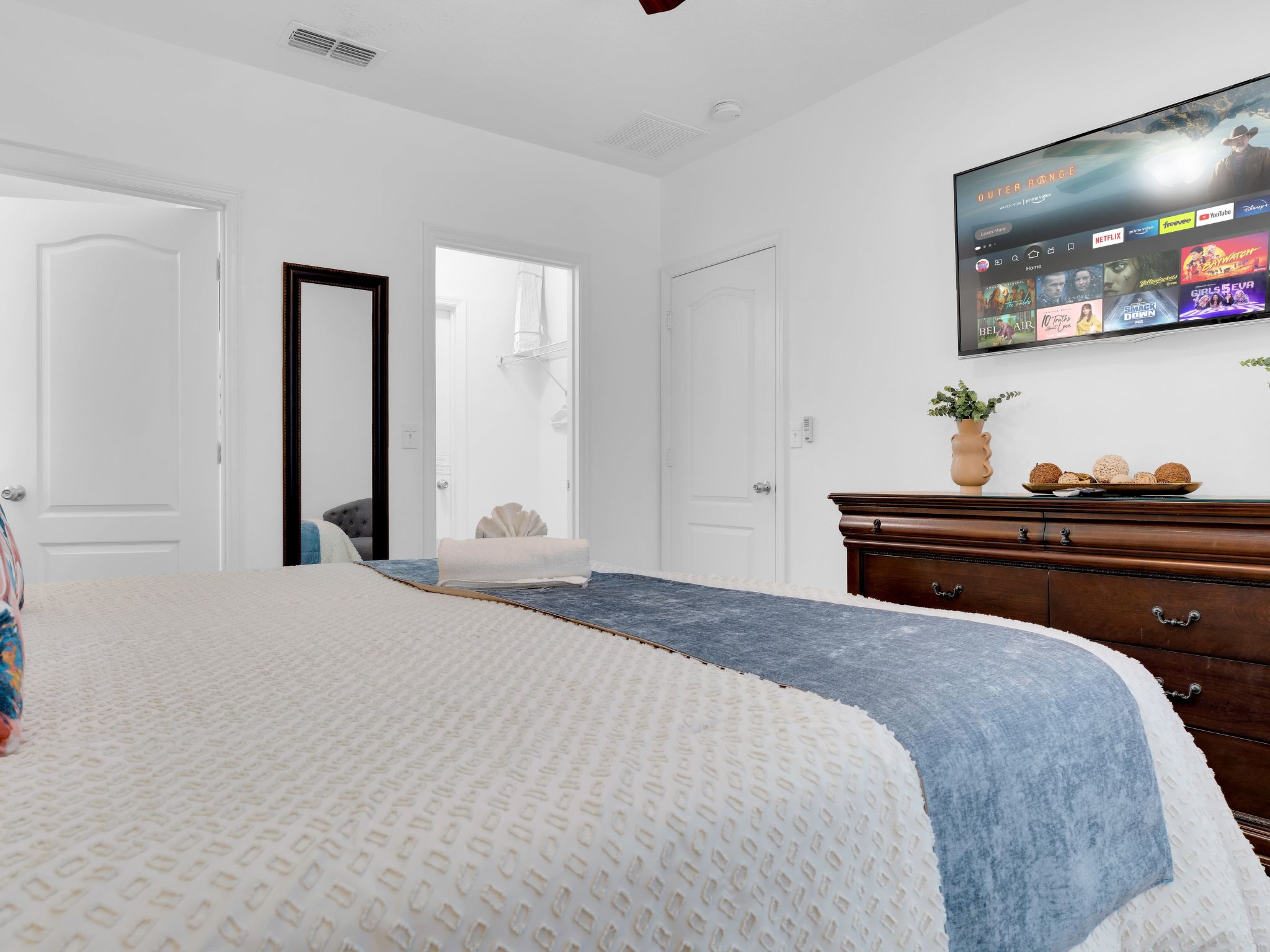 Photo of Cypress Pointe Villa mit privatem Pool bei Sonnenuntergang