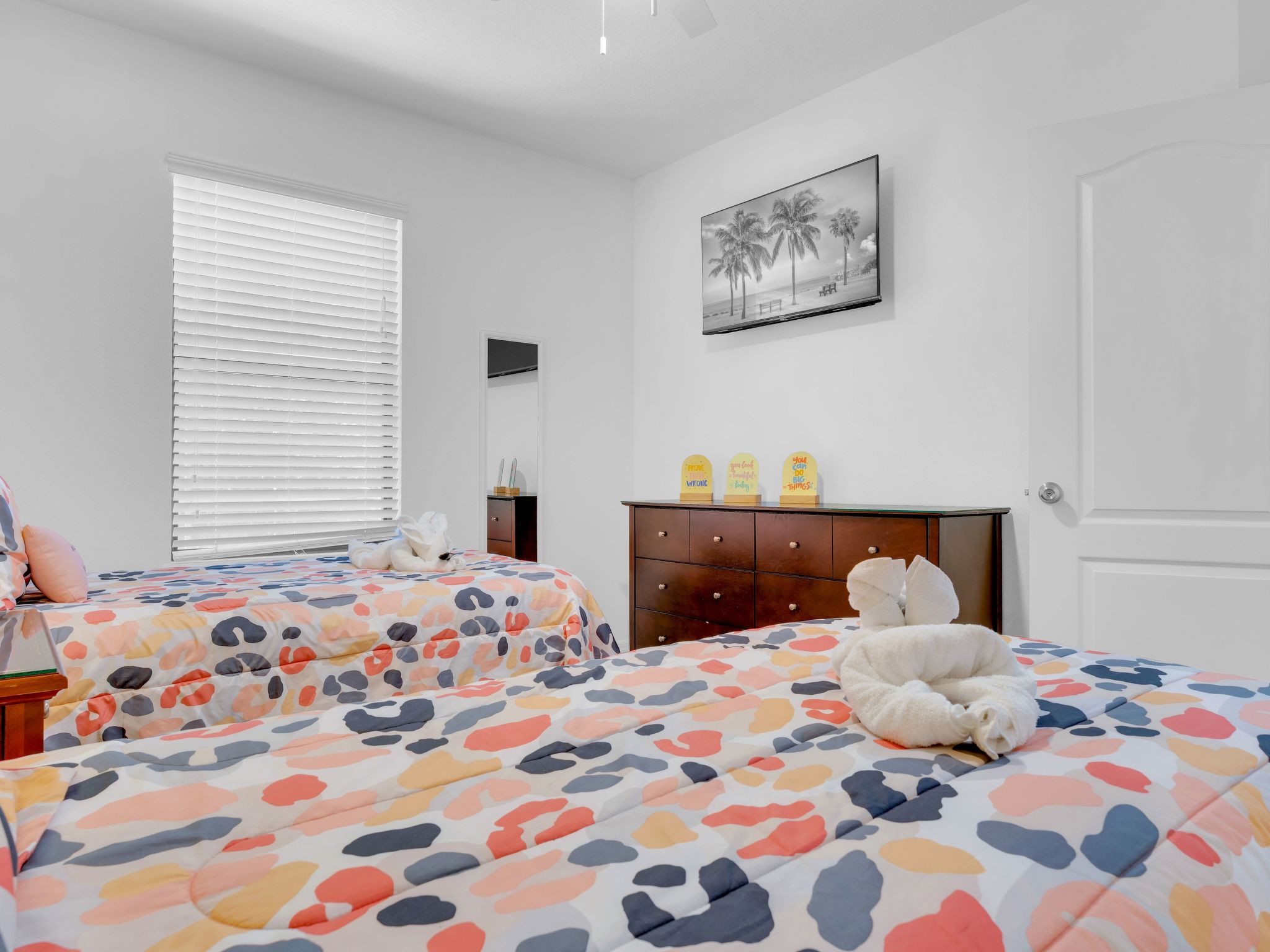 Photo of Cypress Pointe Villa mit privatem Pool bei Sonnenuntergang