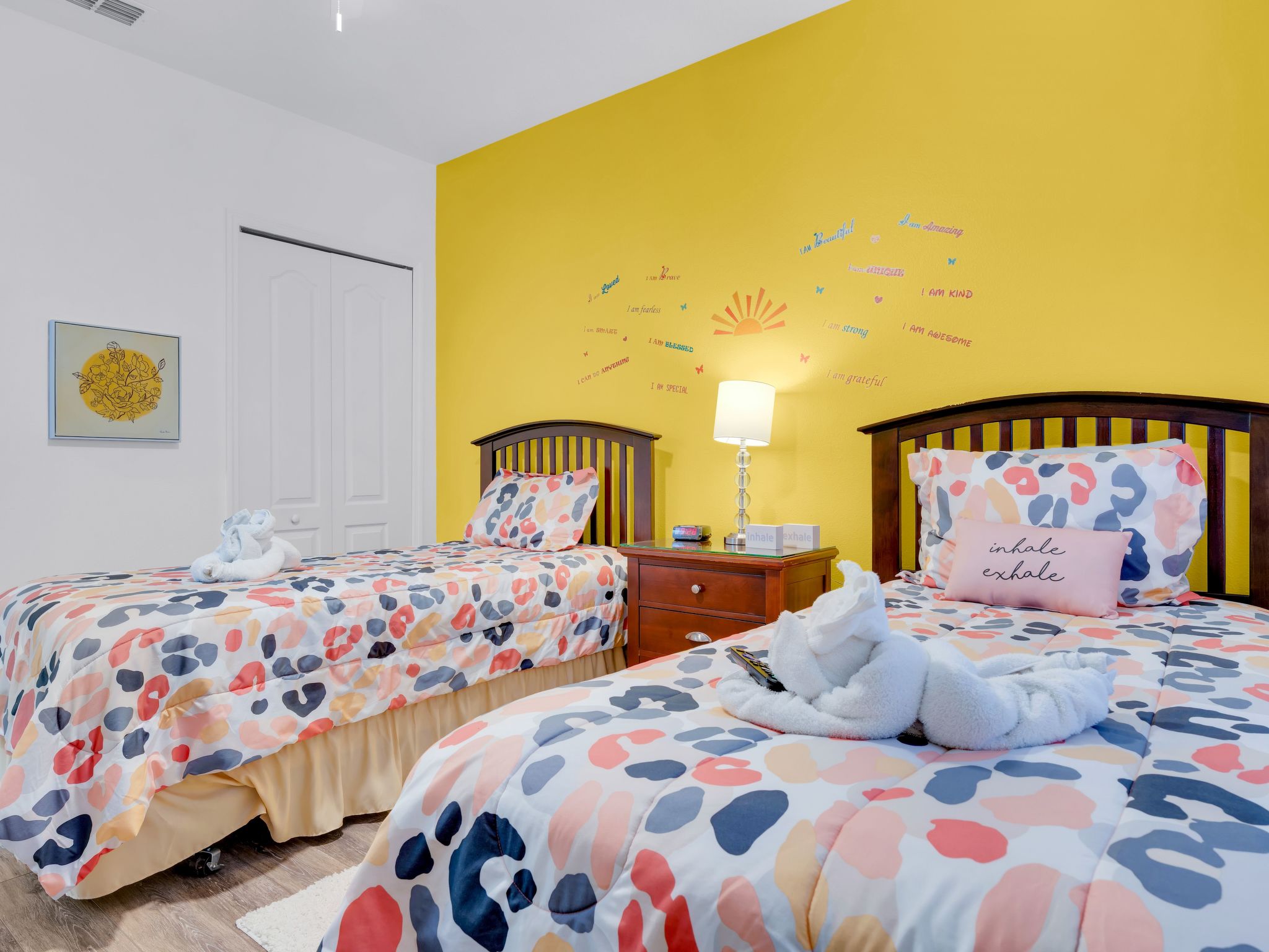 Photo of Cypress Pointe Villa mit privatem Pool bei Sonnenuntergang