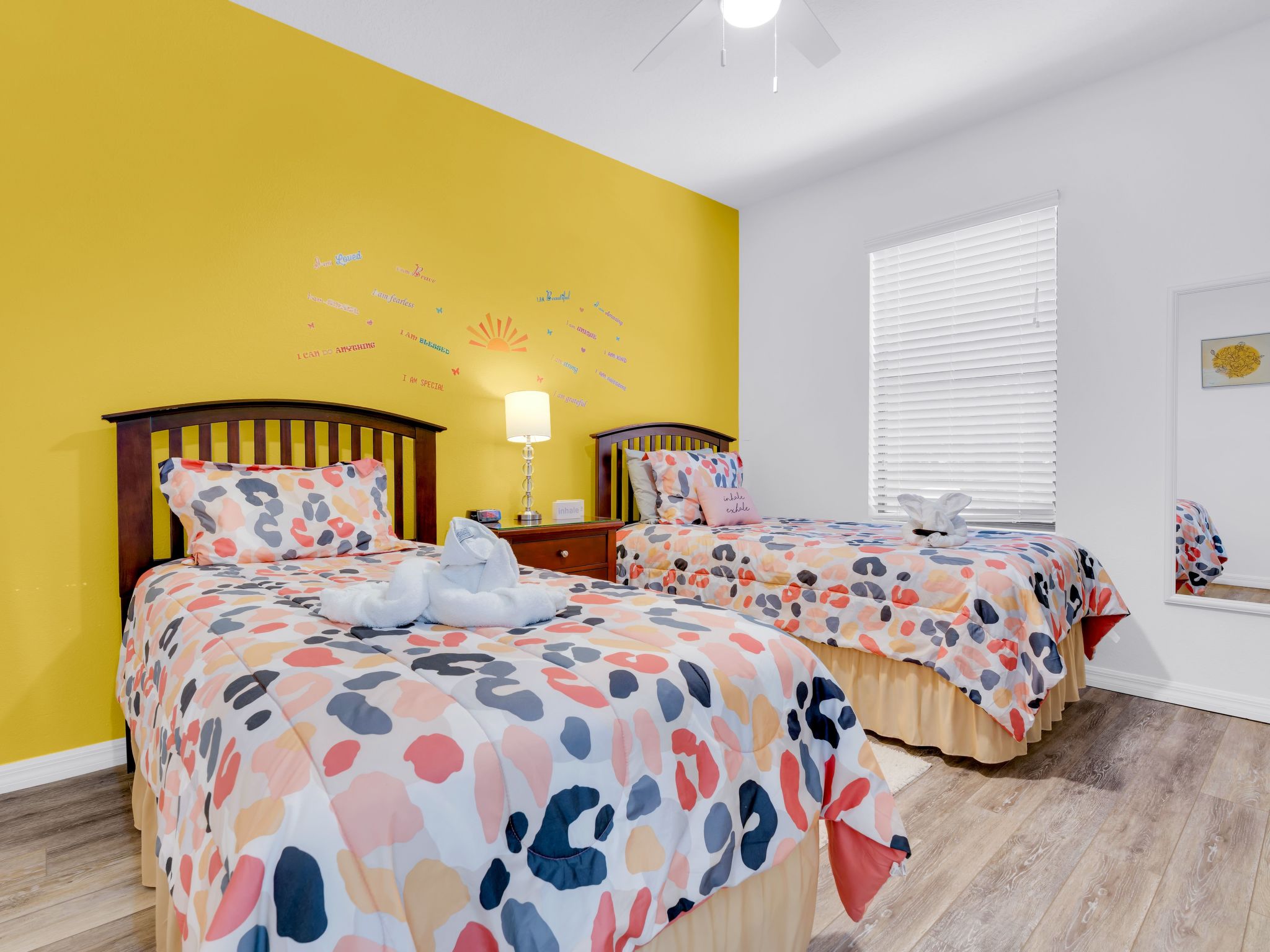 Photo of Cypress Pointe Villa mit privatem Pool bei Sonnenuntergang