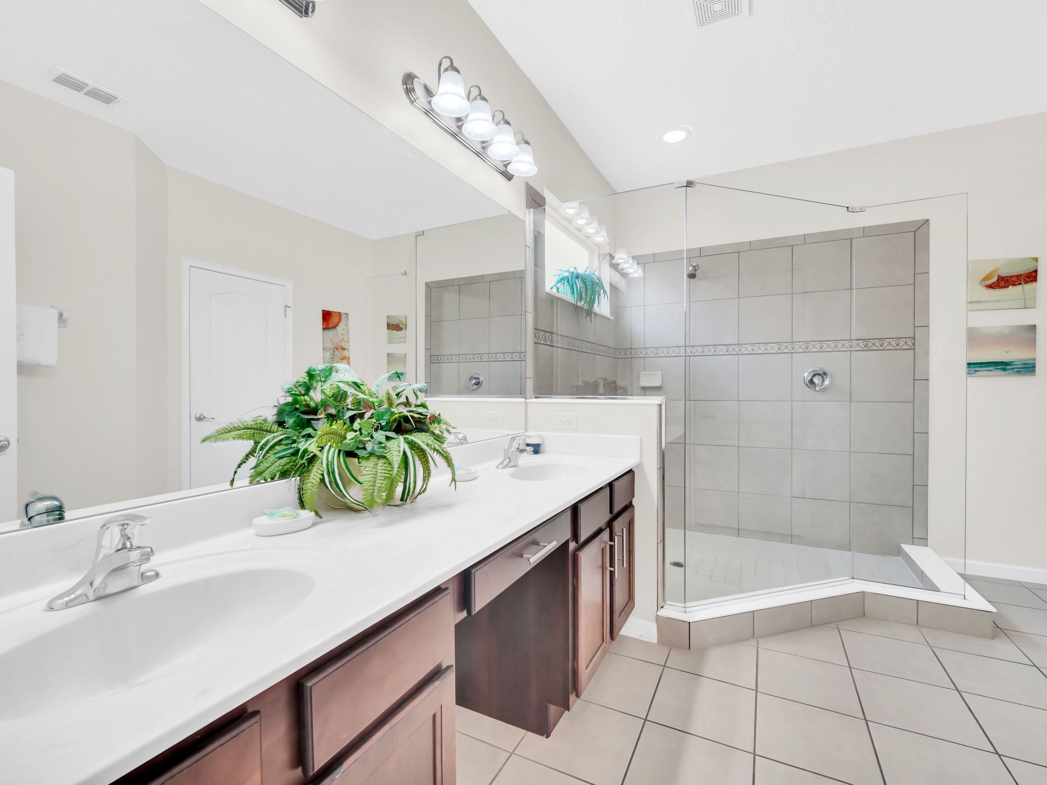 Photo of Solterra Rückzugsort in der Nähe von Disney Magic