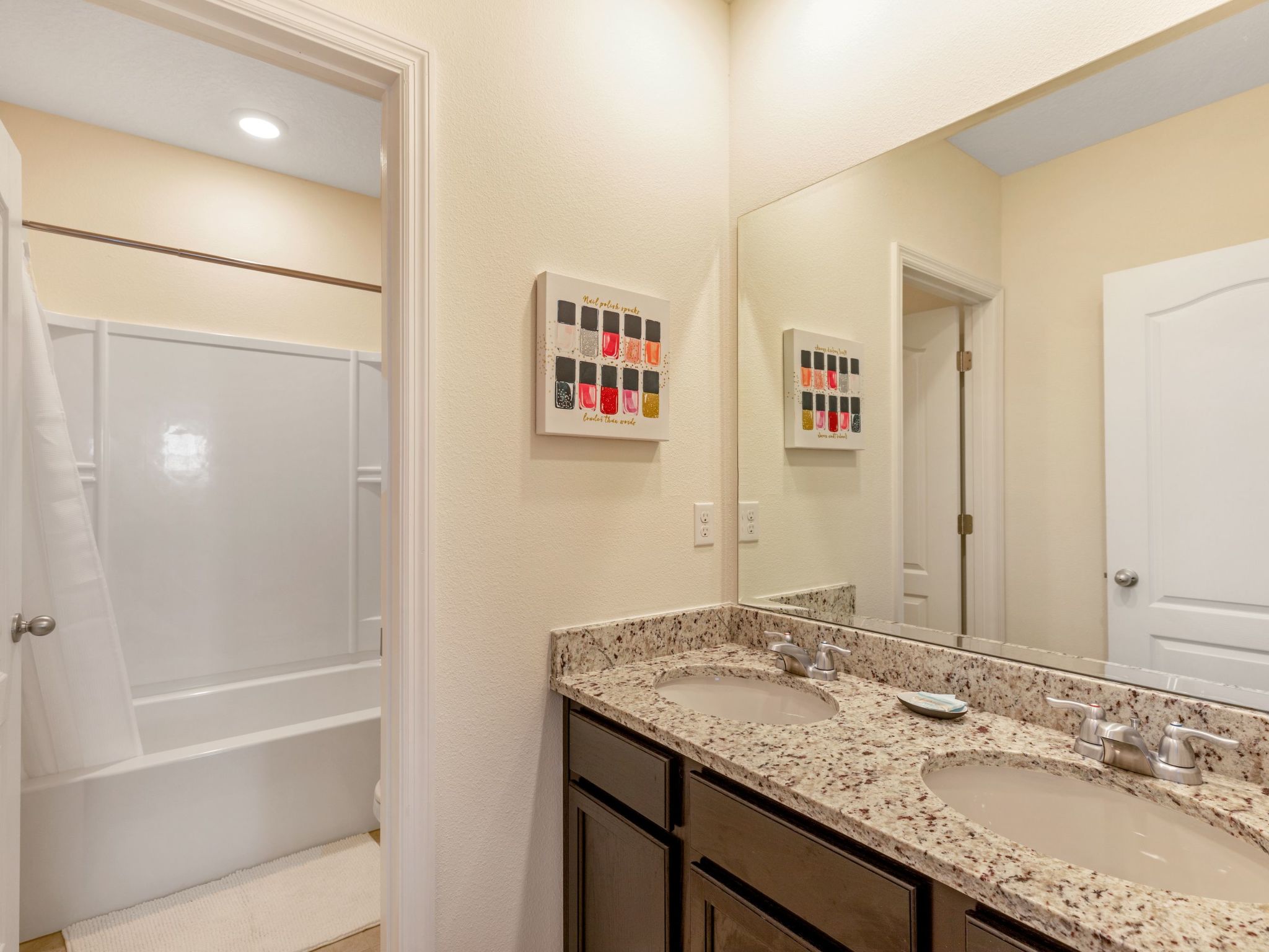 Photo of Geräumige Unterkunft mit Seeblick in der Nähe von Disney