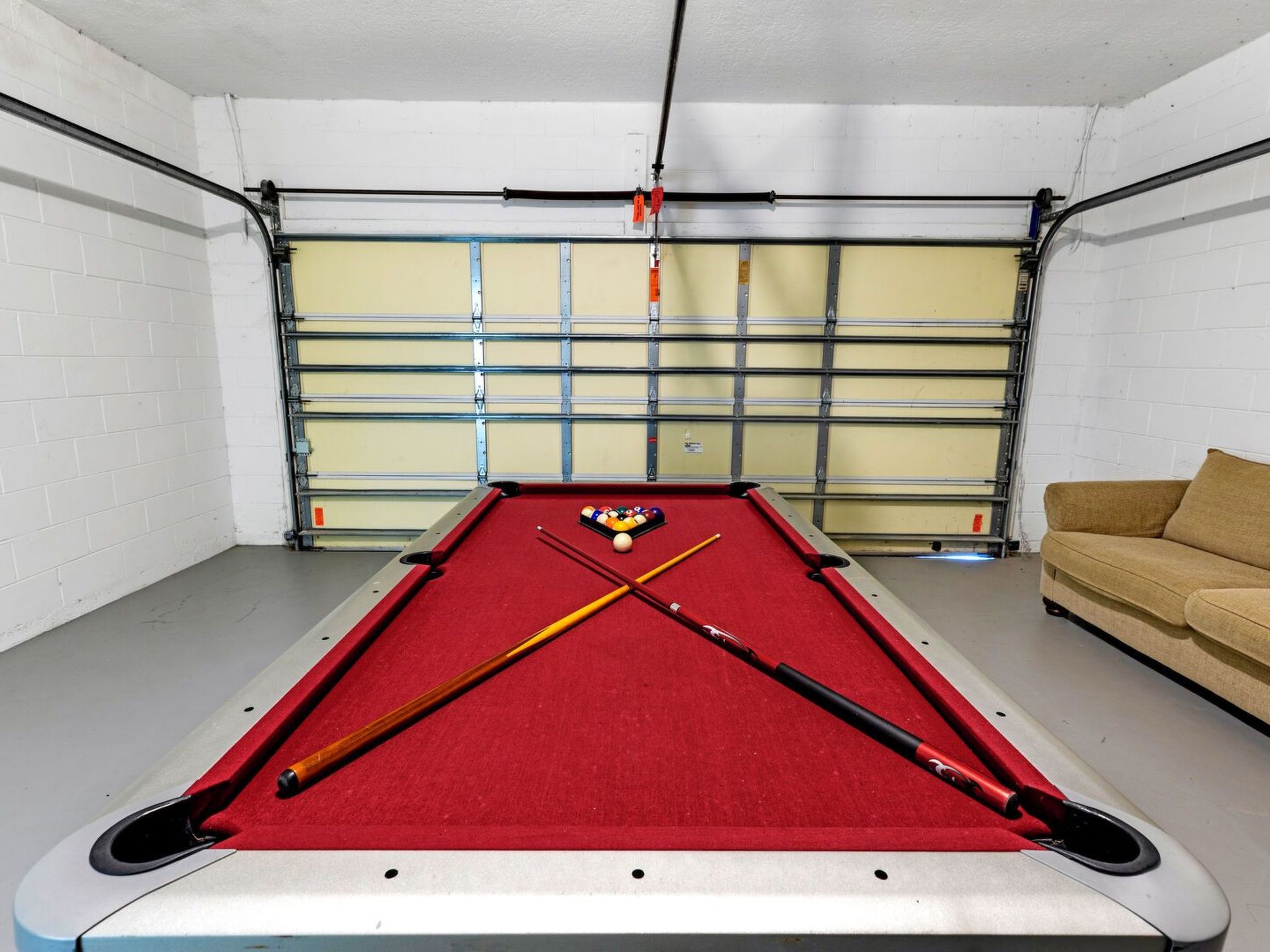 Photo of Pool Haus in der Nähe von Disney Magic