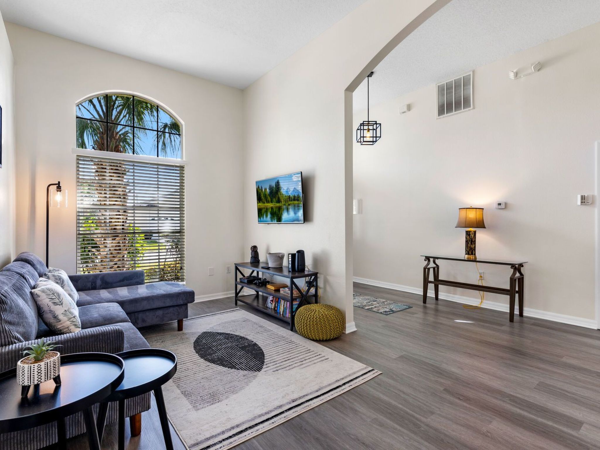 Photo of Pool Haus in der Nähe von Disney Magic