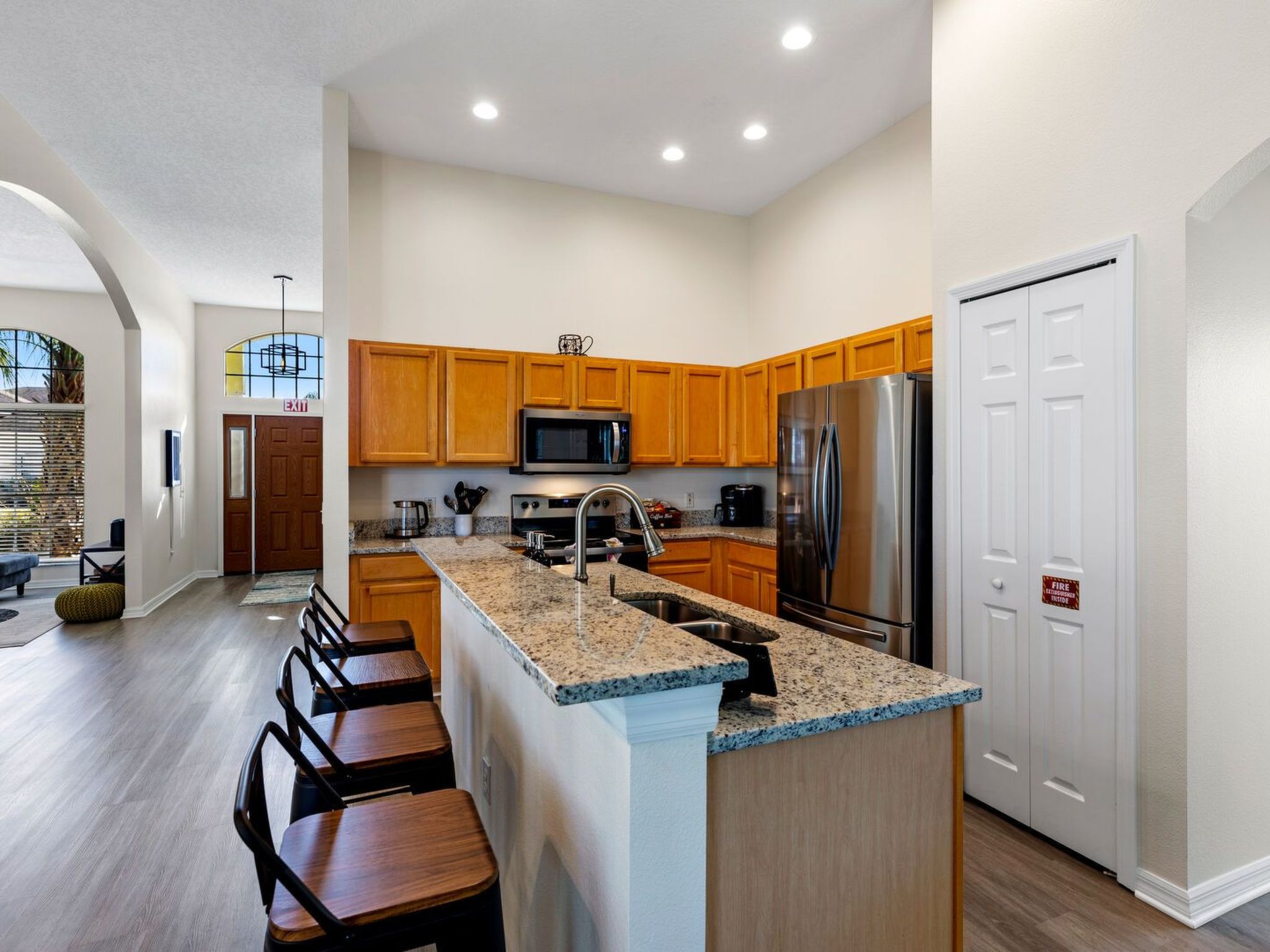 Photo of Pool Haus in der Nähe von Disney Magic