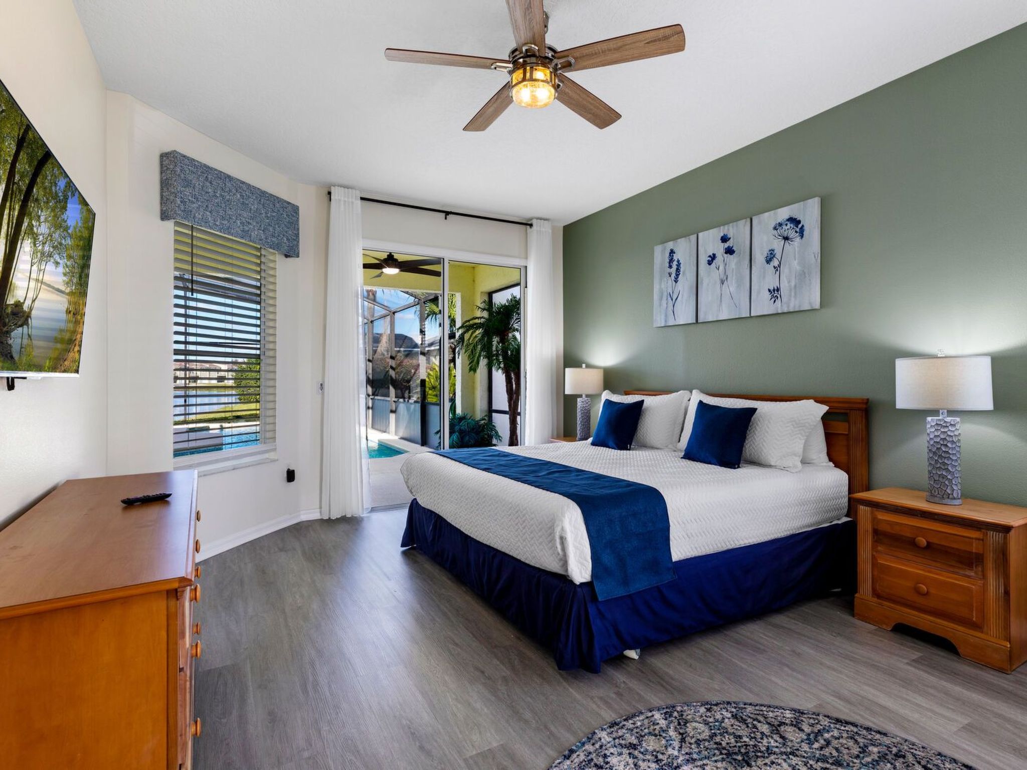 Photo of Pool Haus in der Nähe von Disney Magic