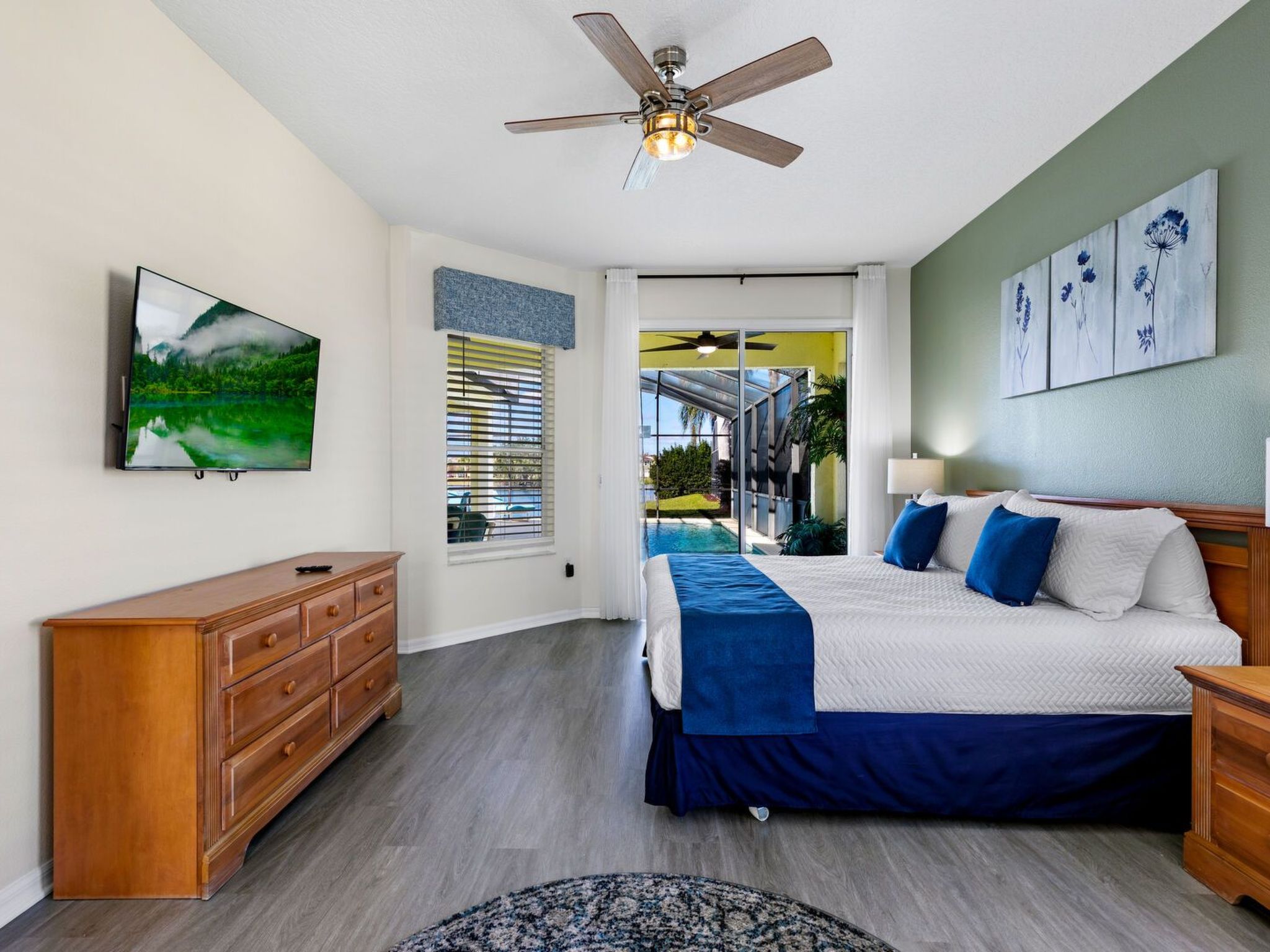 Photo of Pool Haus in der Nähe von Disney Magic