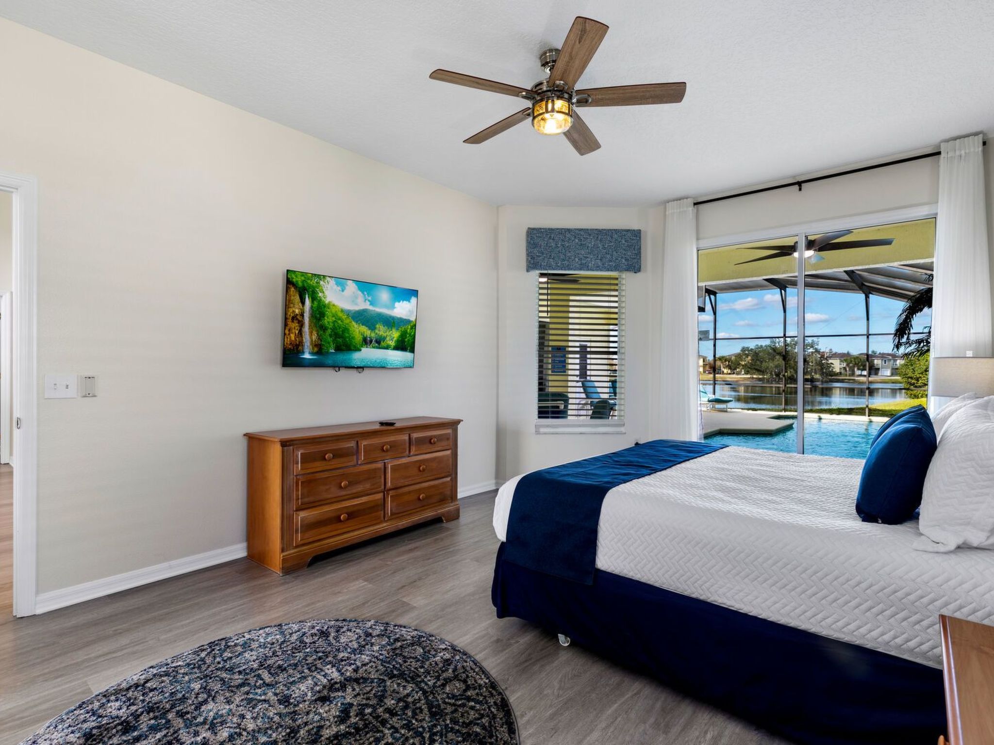 Photo of Pool Haus in der Nähe von Disney Magic