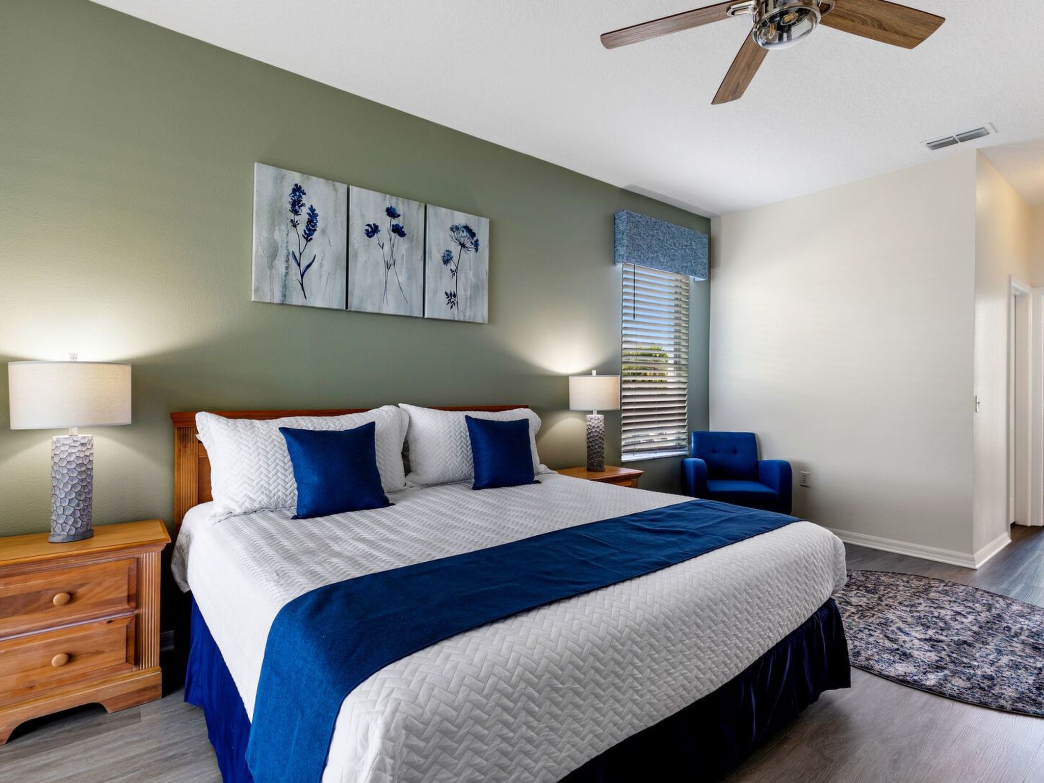 Photo of Pool Haus in der Nähe von Disney Magic