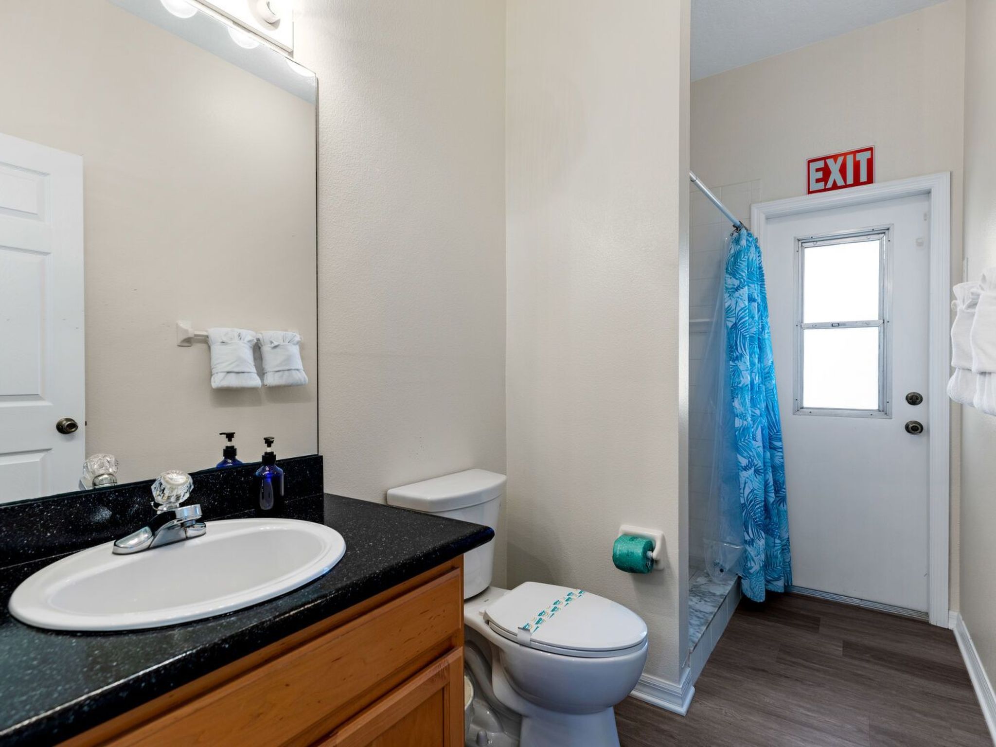 Photo of Pool Haus in der Nähe von Disney Magic