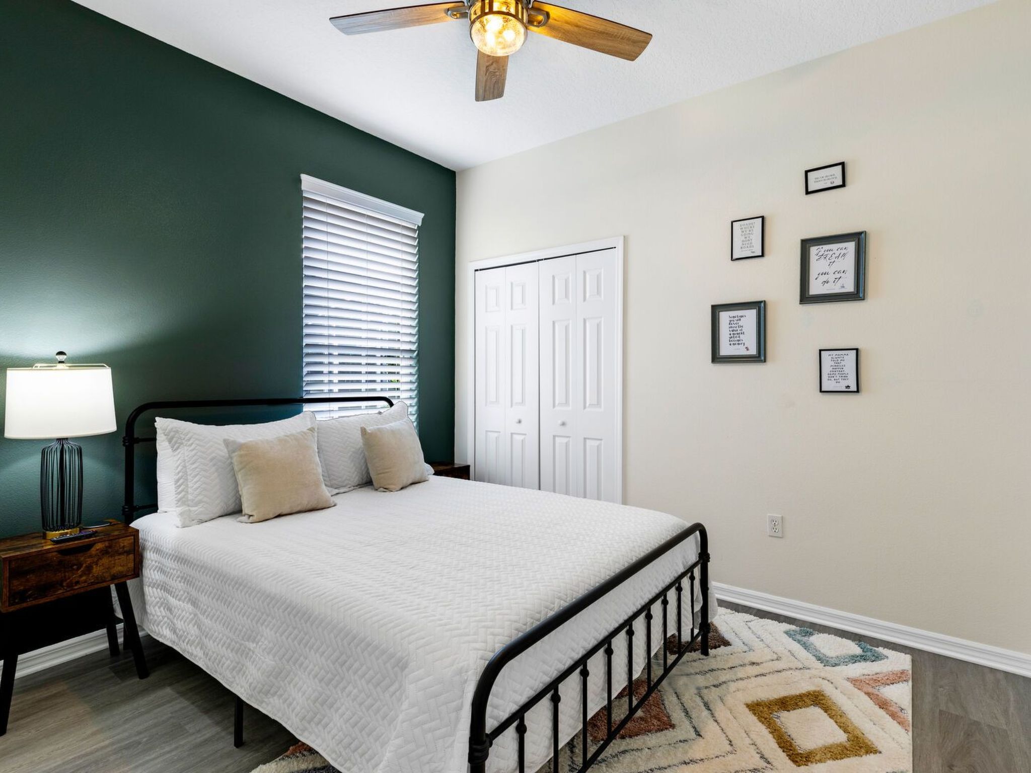 Photo of Pool Haus in der Nähe von Disney Magic