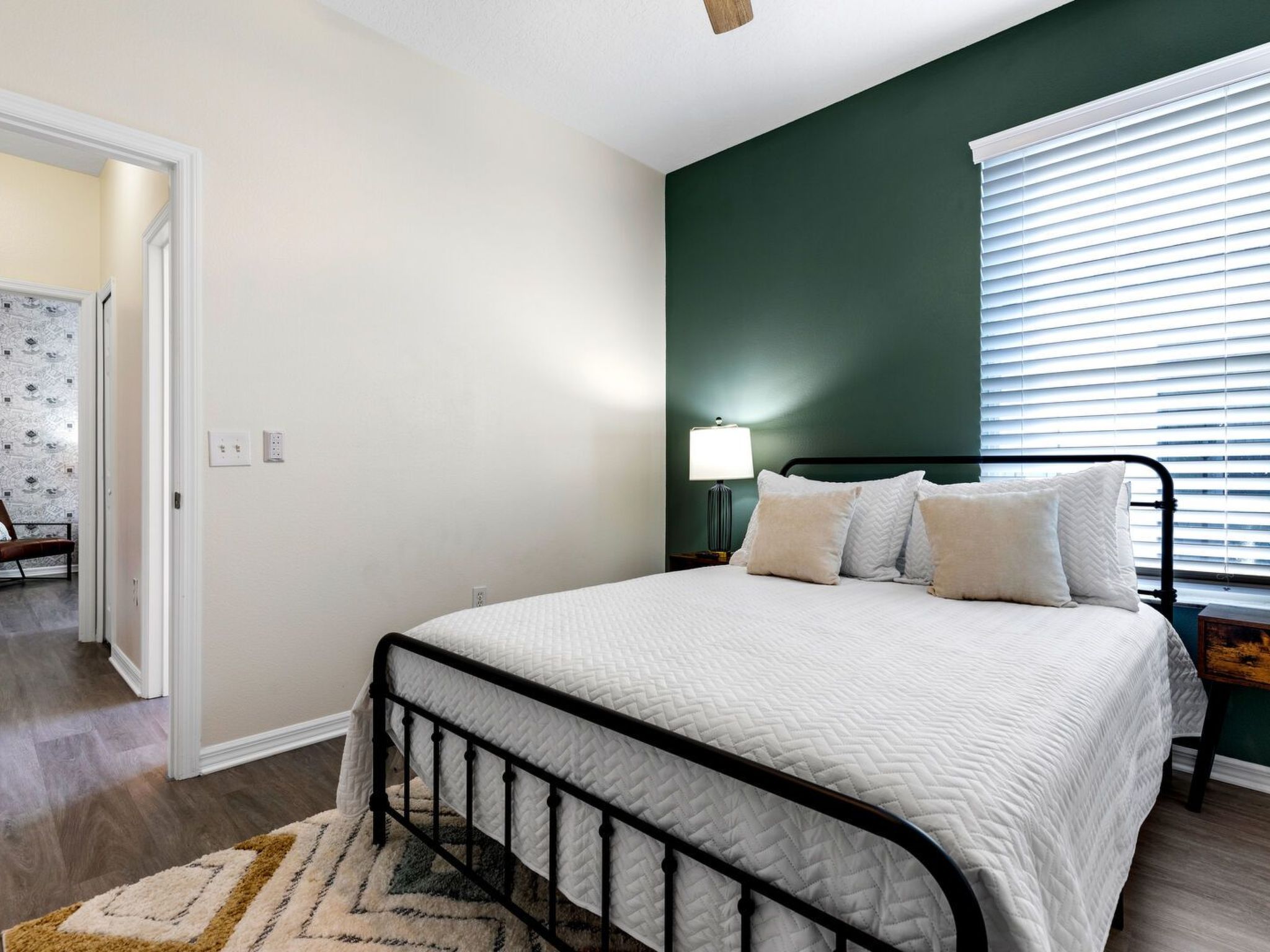 Photo of Pool Haus in der Nähe von Disney Magic