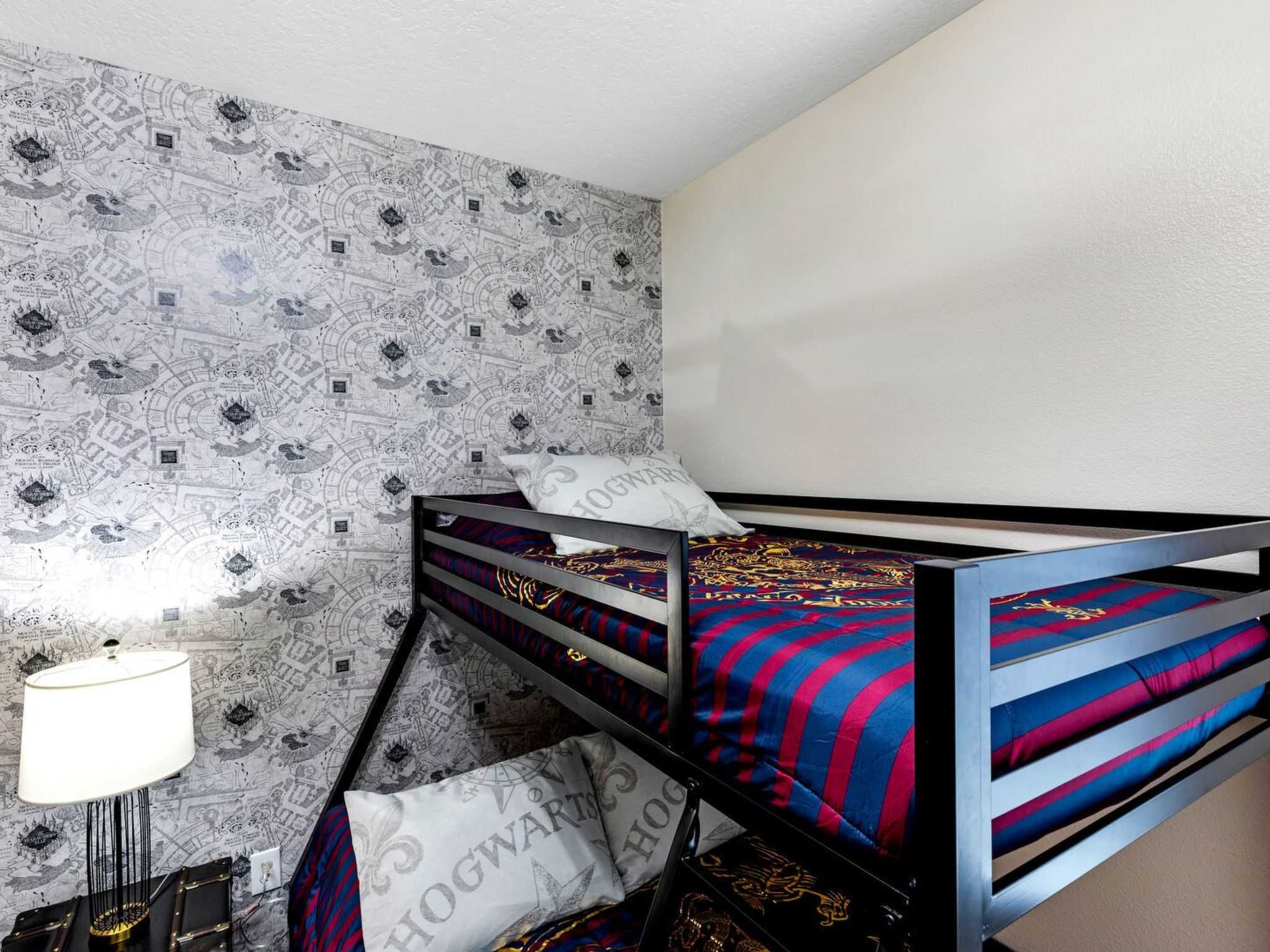 Photo of Pool Haus in der Nähe von Disney Magic