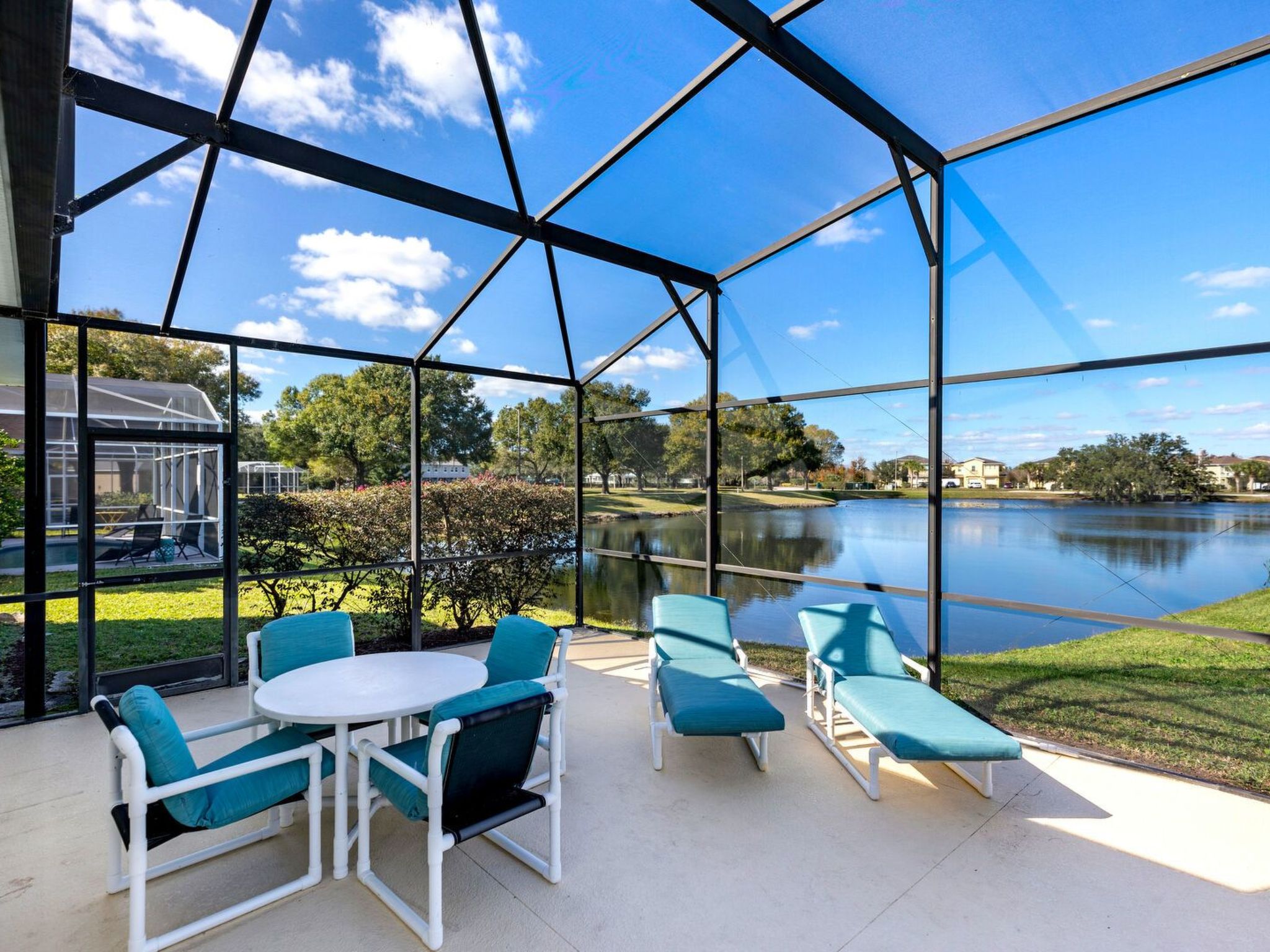 Photo of Pool Haus in der Nähe von Disney Magic