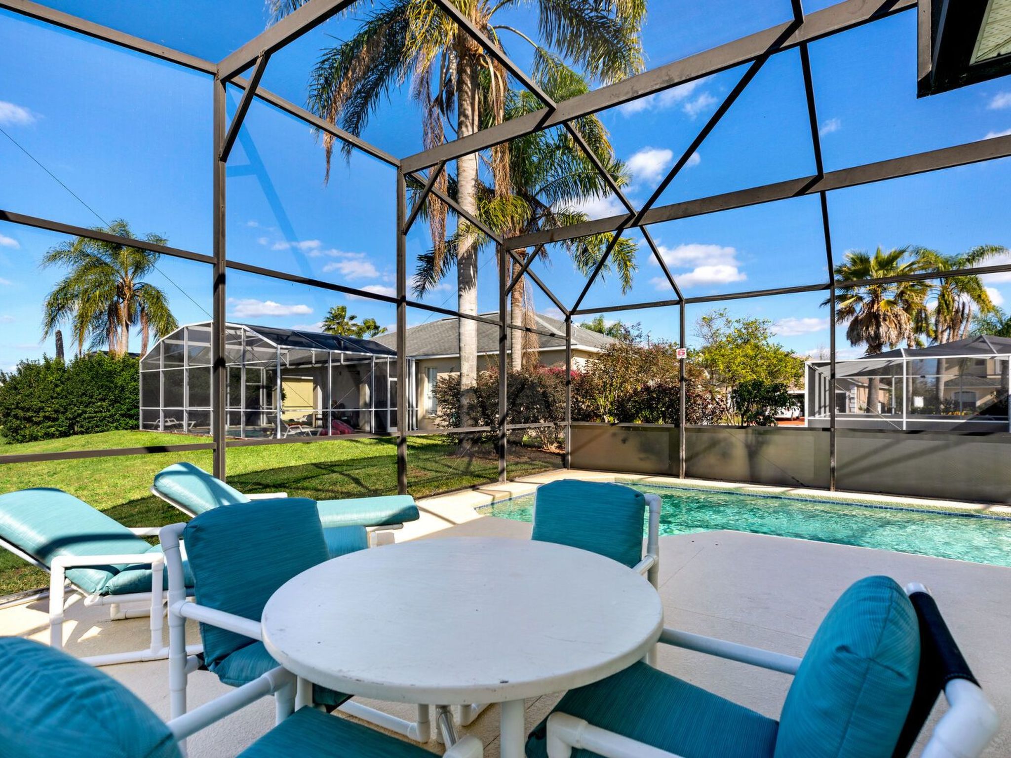 Photo of Pool Haus in der Nähe von Disney Magic