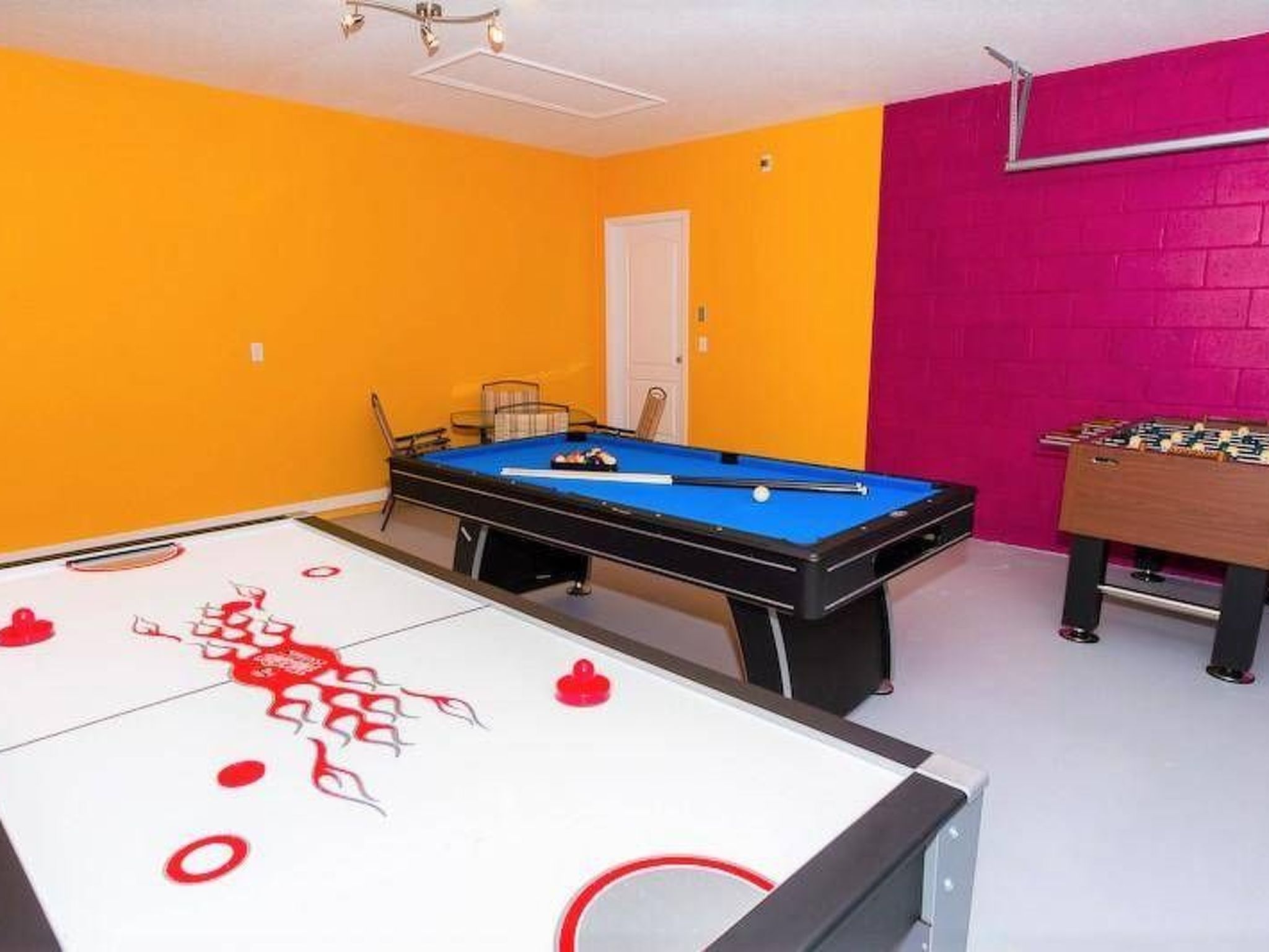 Photo of Wunderschönes Ferienhaus in Loughman mit Pool in Südlage und Blick auf das Natu