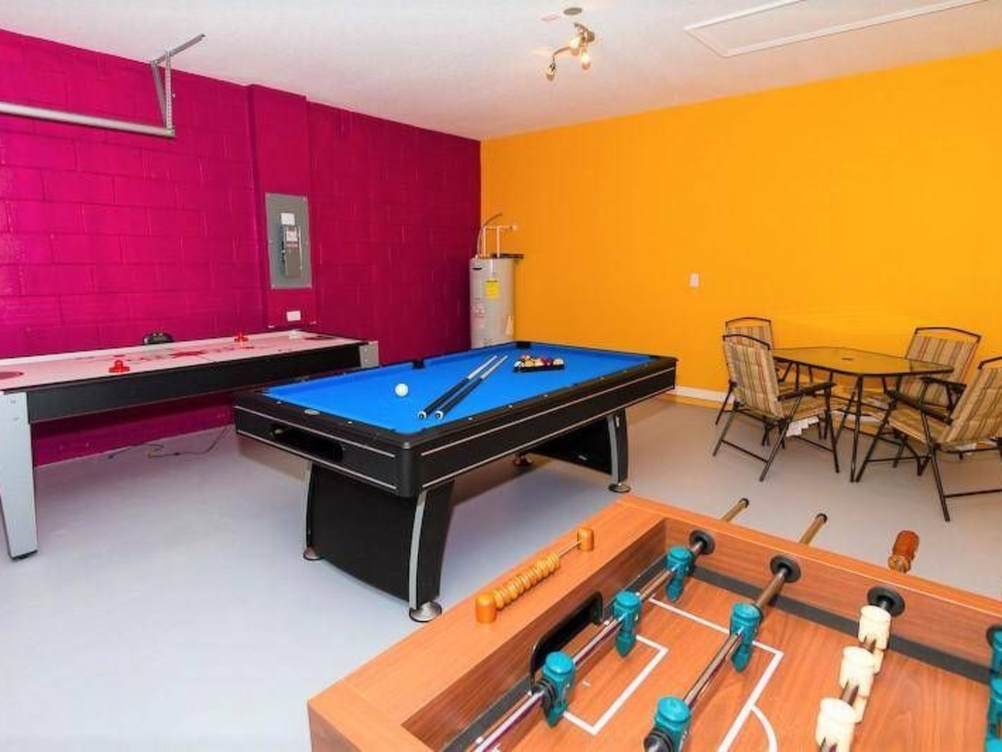 Photo of Wunderschönes Ferienhaus in Loughman mit Pool in Südlage und Blick auf das Natu