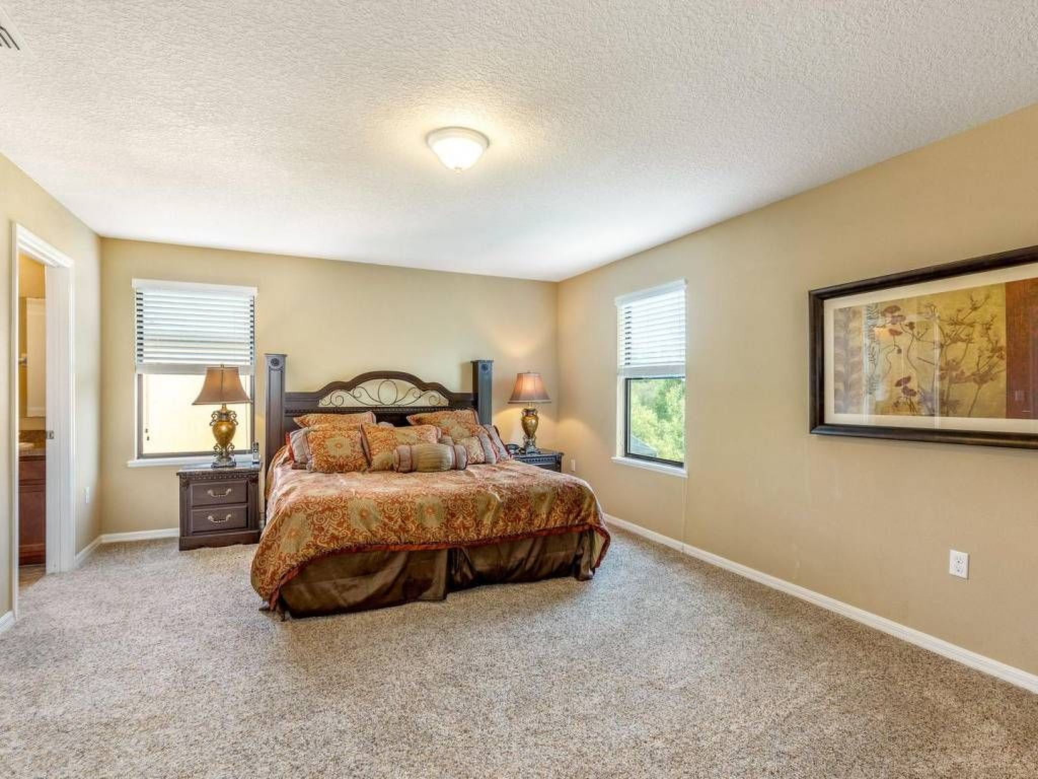 Photo of Wunderschönes Ferienhaus in Loughman mit Pool in Südlage und Blick auf das Natu