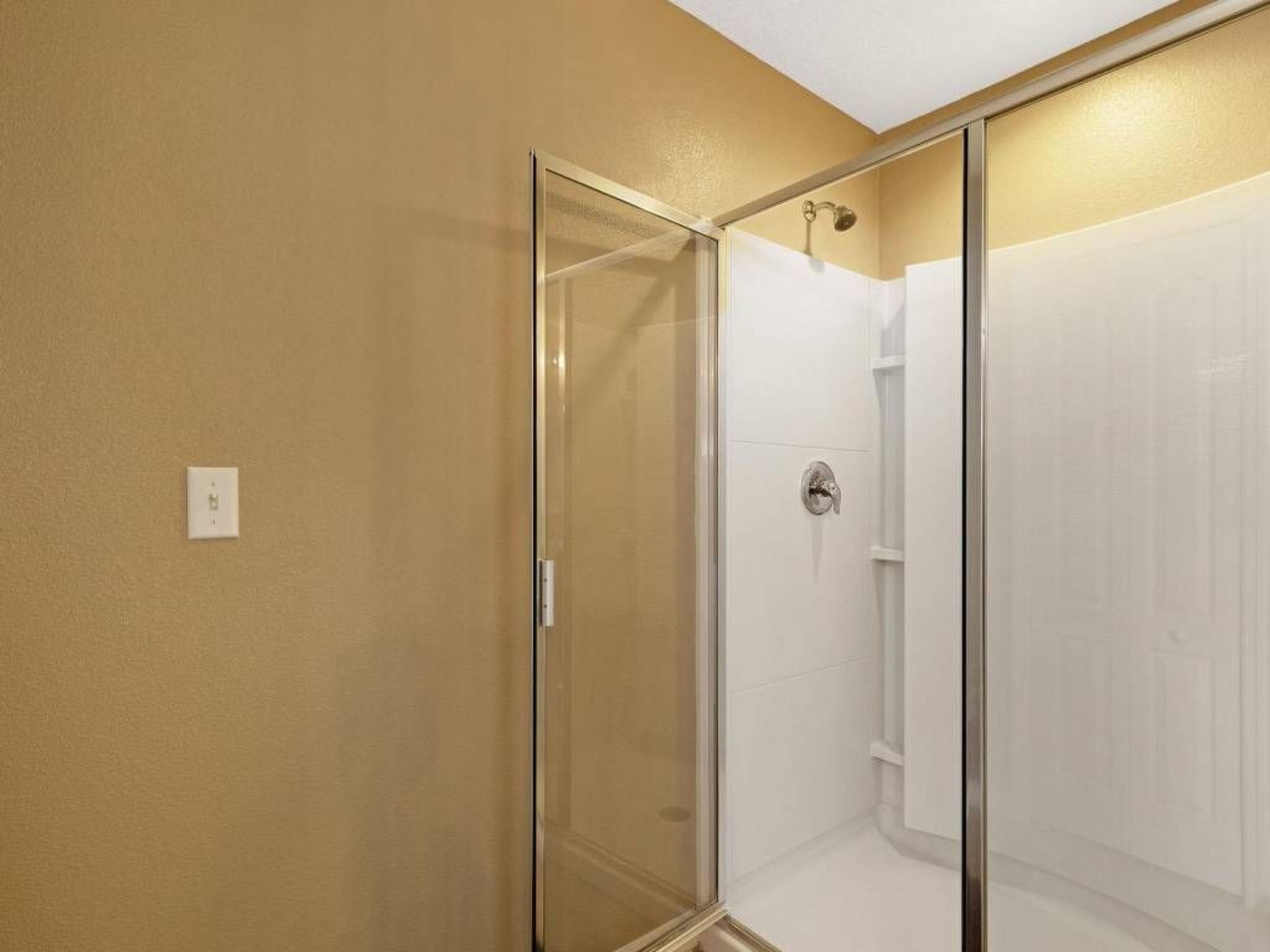 Photo of Wunderschönes Ferienhaus in Loughman mit Pool in Südlage und Blick auf das Natu