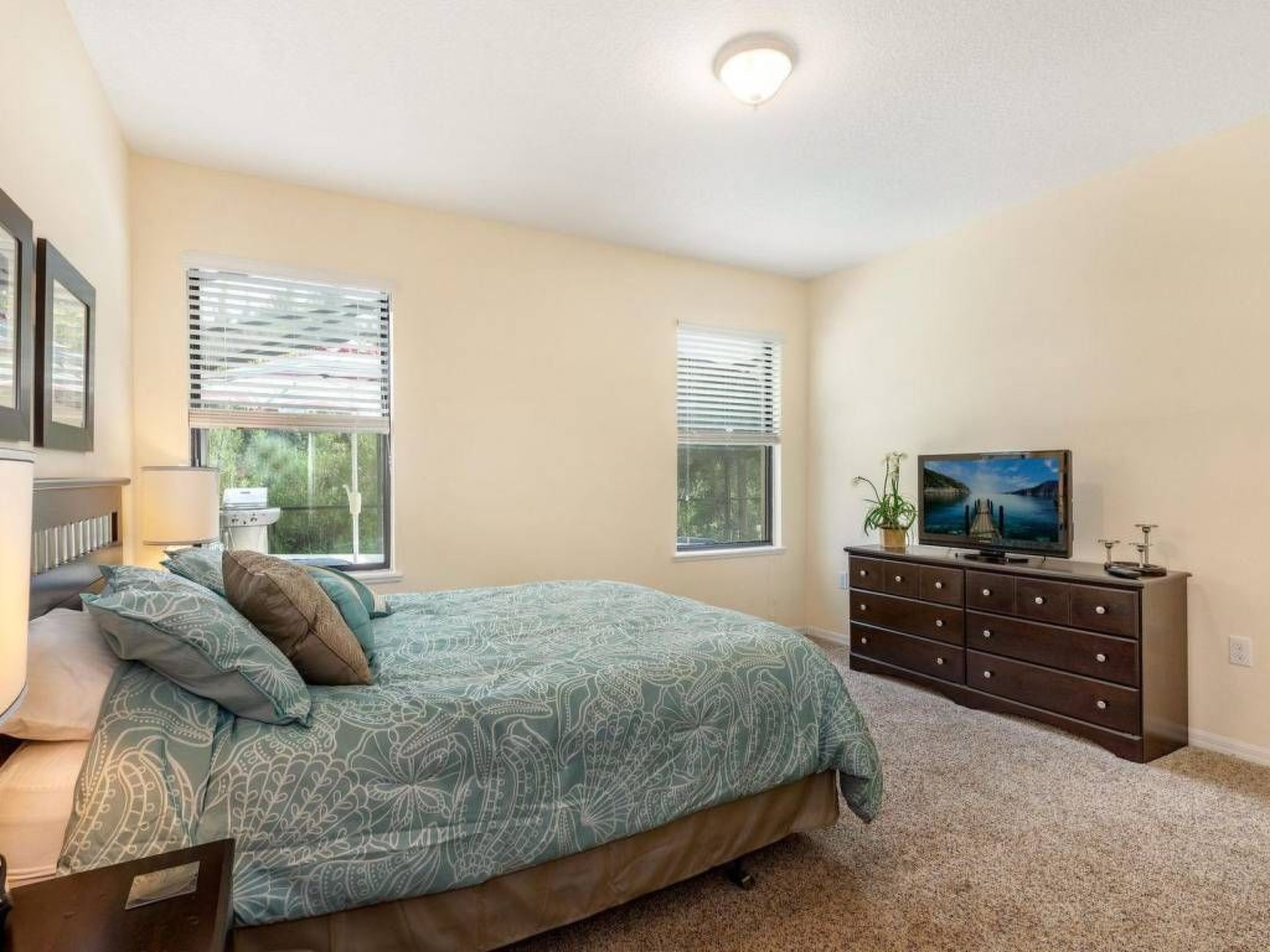 Photo of Wunderschönes Ferienhaus in Loughman mit Pool in Südlage und Blick auf das Natu