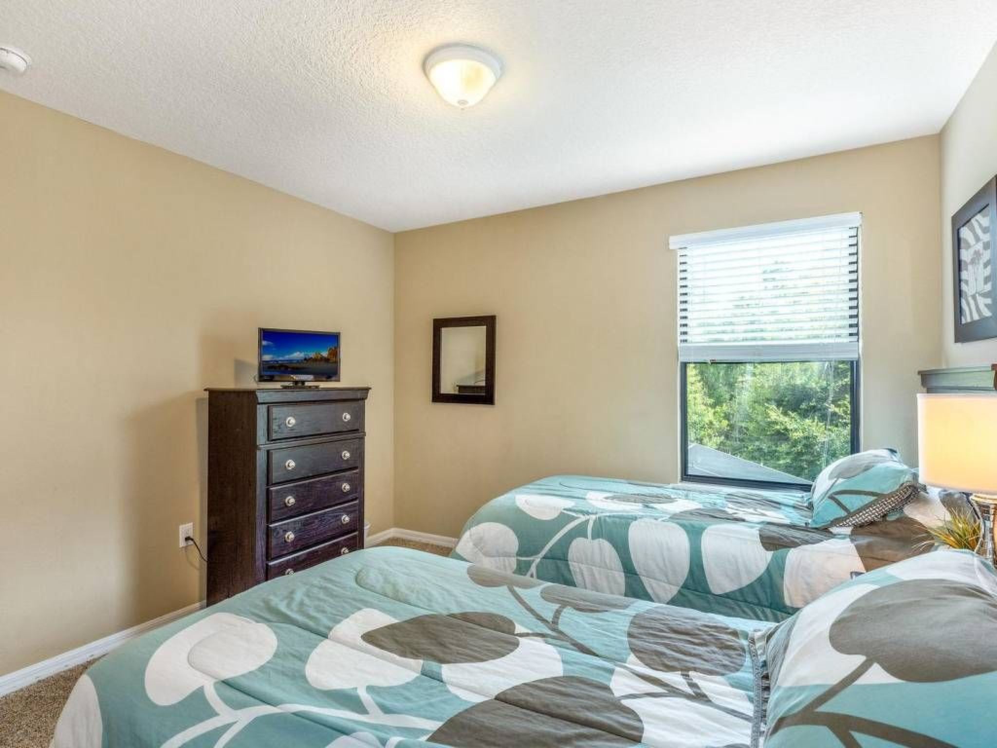 Photo of Wunderschönes Ferienhaus in Loughman mit Pool in Südlage und Blick auf das Natu