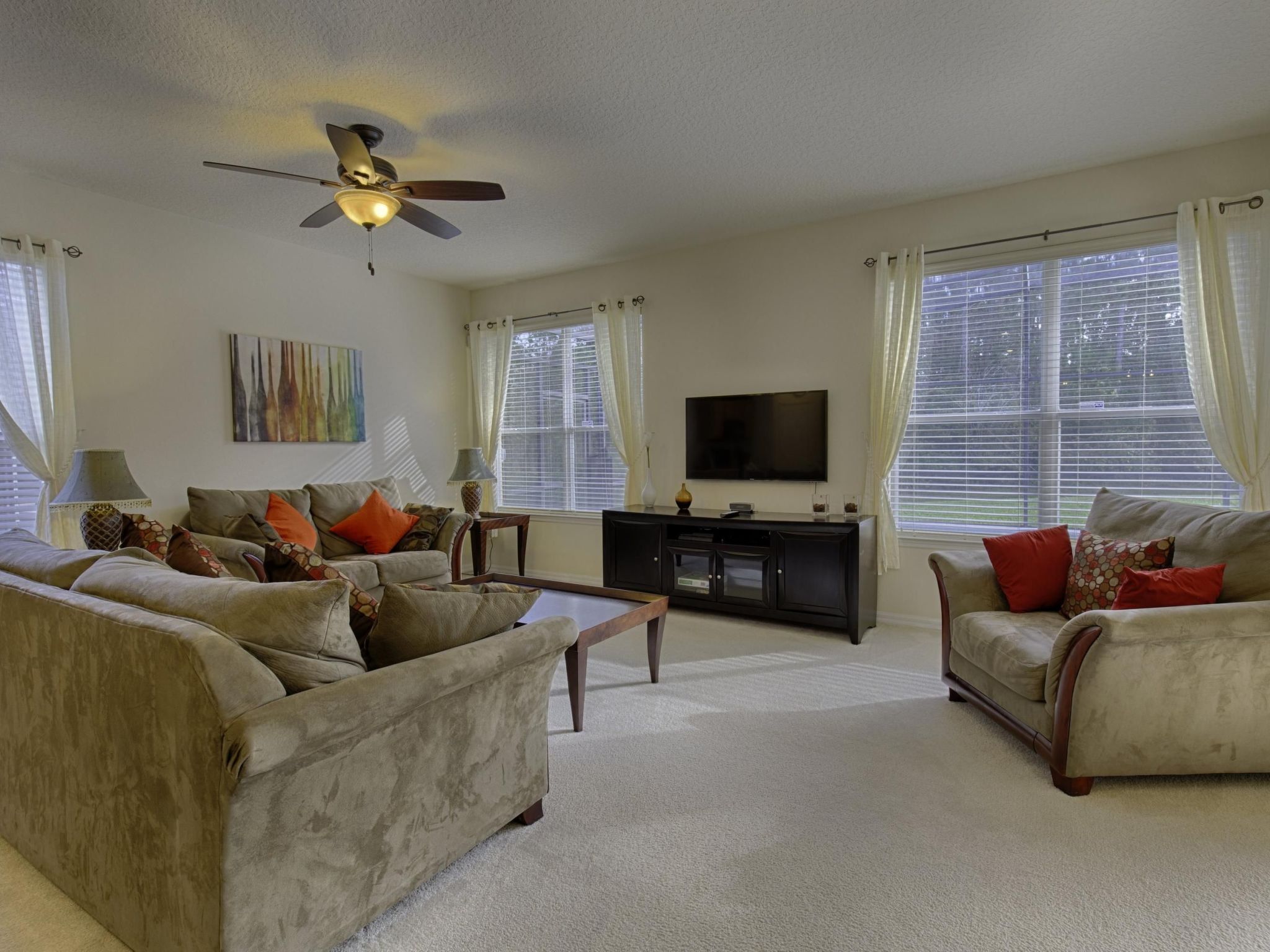 Photo of Große, luxuriöse Ferienvilla mit Pool und Spieleraum, in ruhiger Umgebung in de