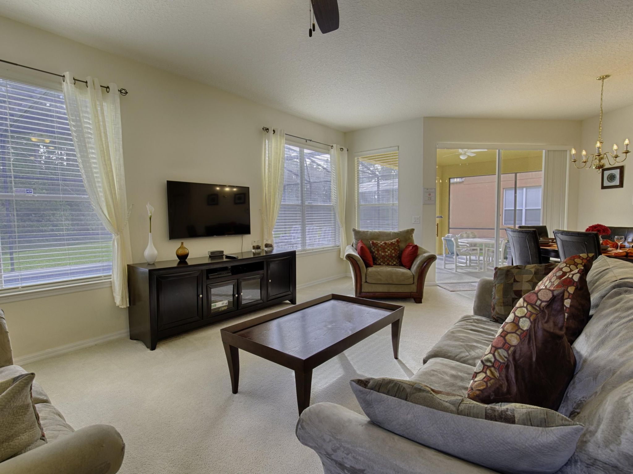 Photo of Große, luxuriöse Ferienvilla mit Pool und Spieleraum, in ruhiger Umgebung in de