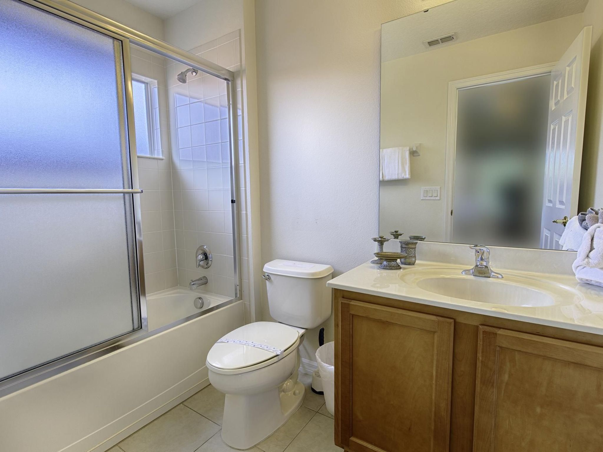 Photo of Große, luxuriöse Ferienvilla mit Pool und Spieleraum, in ruhiger Umgebung in de