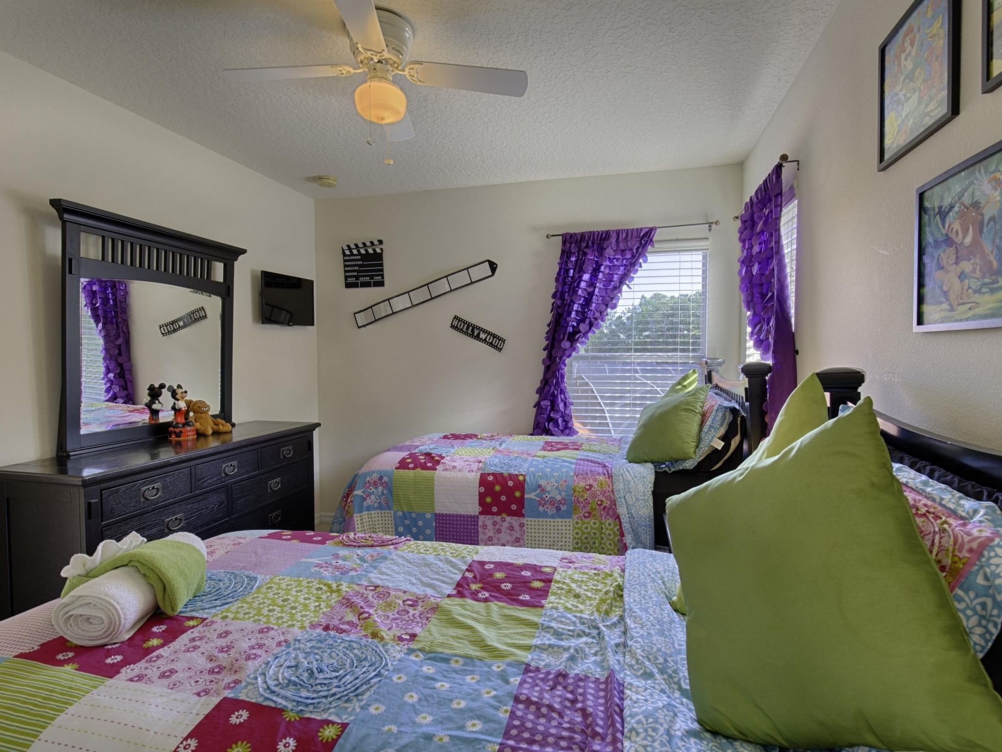 Photo of Große, luxuriöse Ferienvilla mit Pool und Spieleraum, in ruhiger Umgebung in de