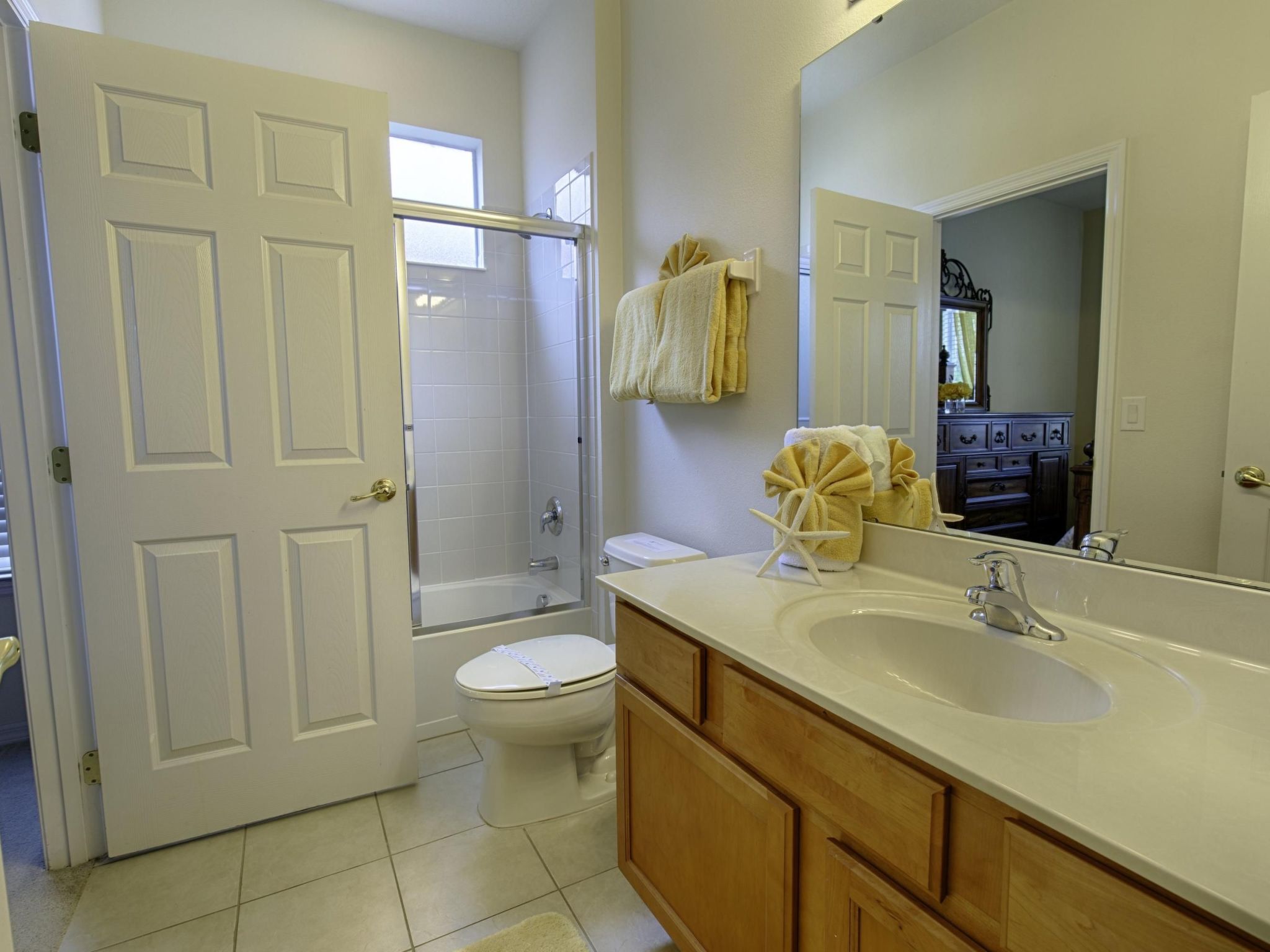 Photo of Große, luxuriöse Ferienvilla mit Pool und Spieleraum, in ruhiger Umgebung in de