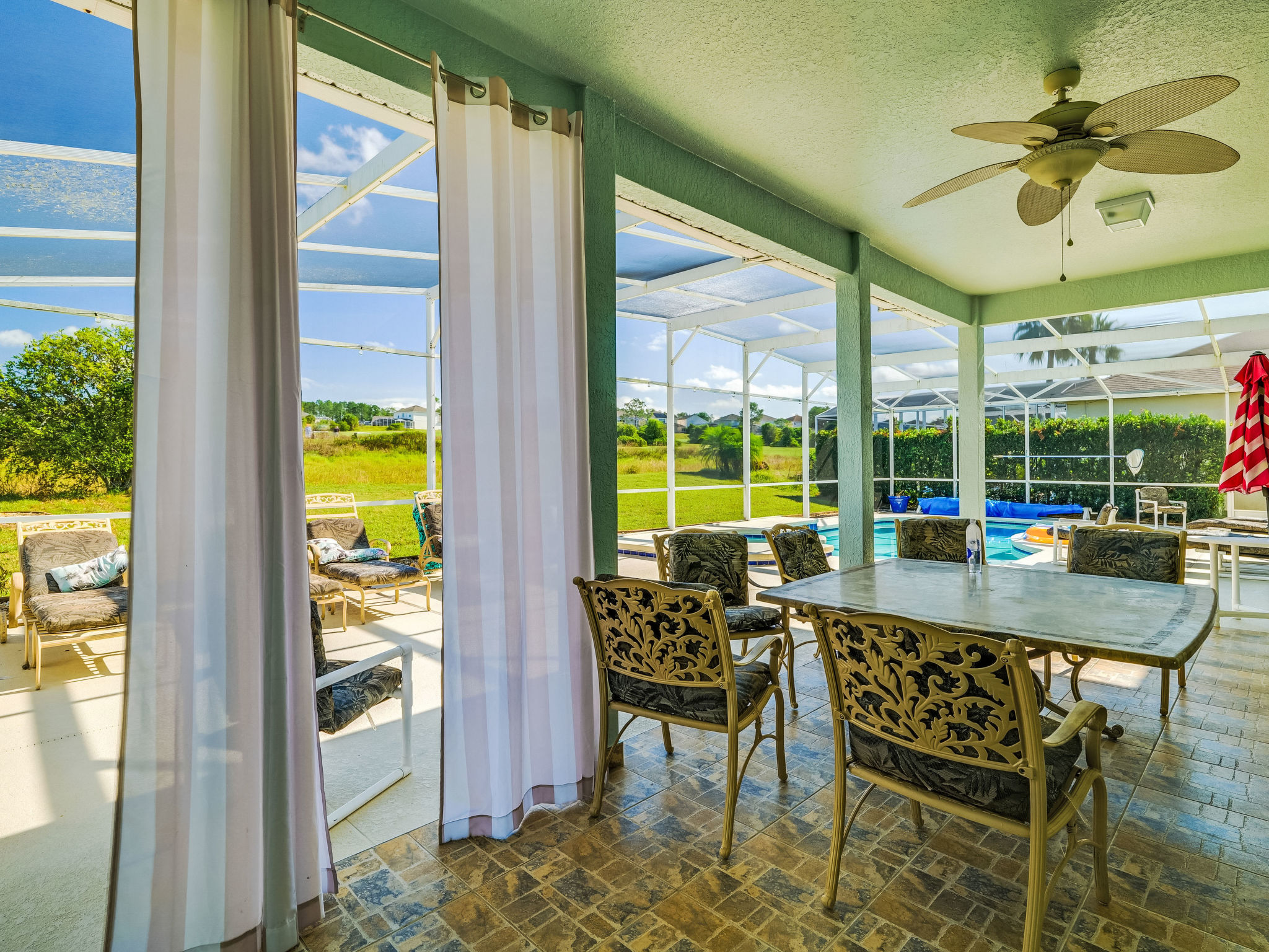 Photo of Villa mit privatem Pool und Spa mit Blick auf den Golfplatz