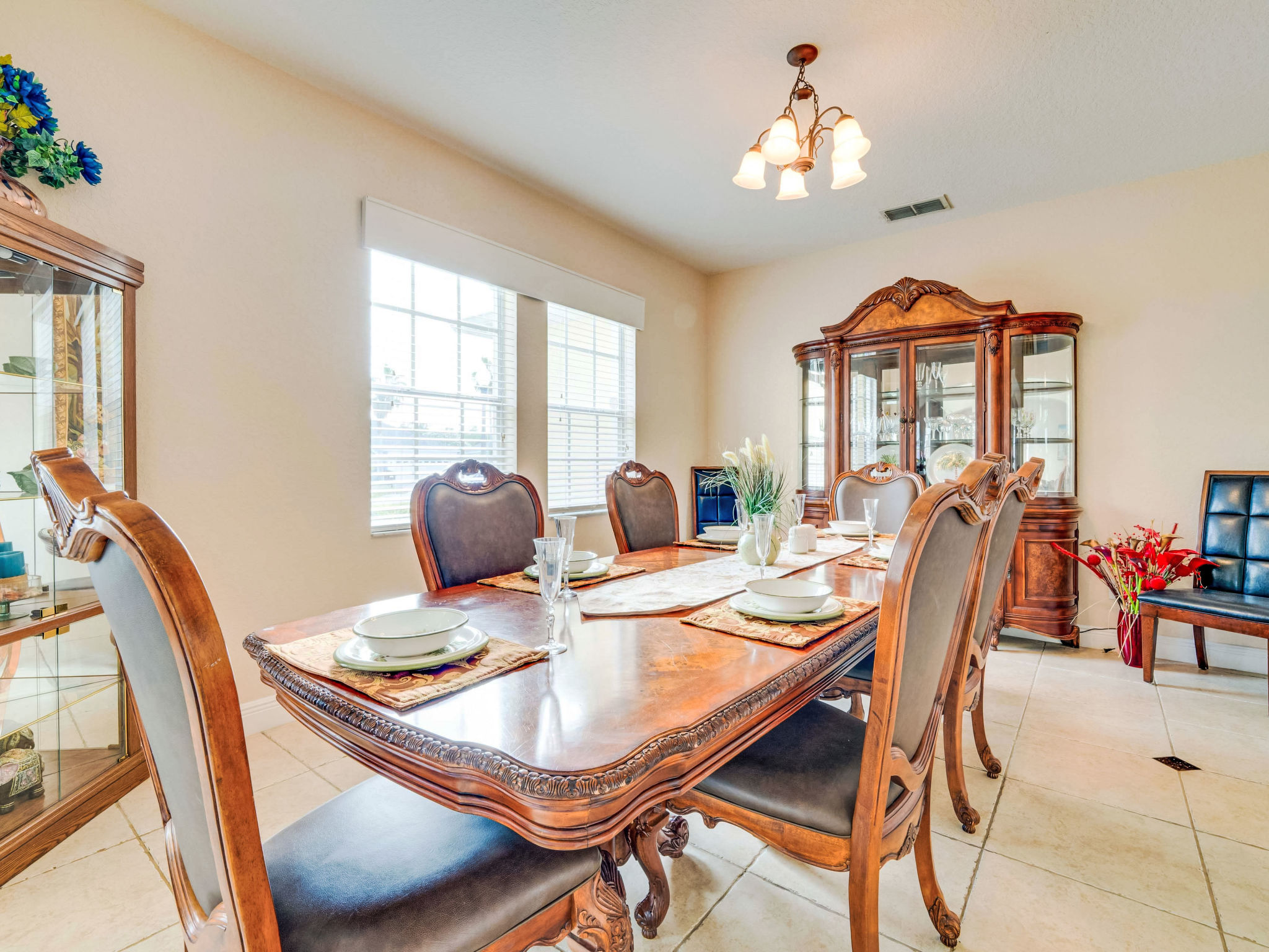 Photo of Villa mit privatem Pool und Spa mit Blick auf den Golfplatz