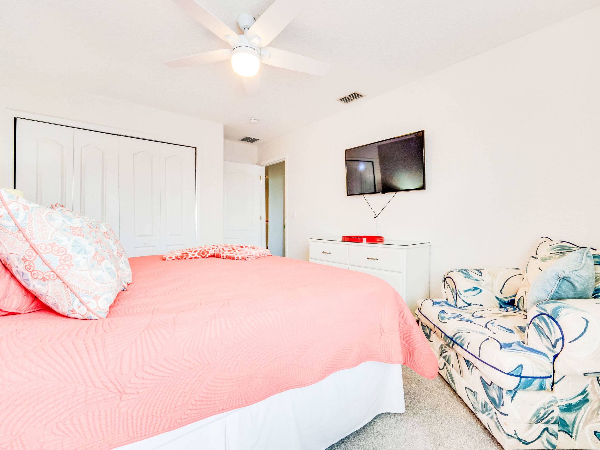 Photo of Villa mit privatem Pool und Spa mit Blick auf den Golfplatz